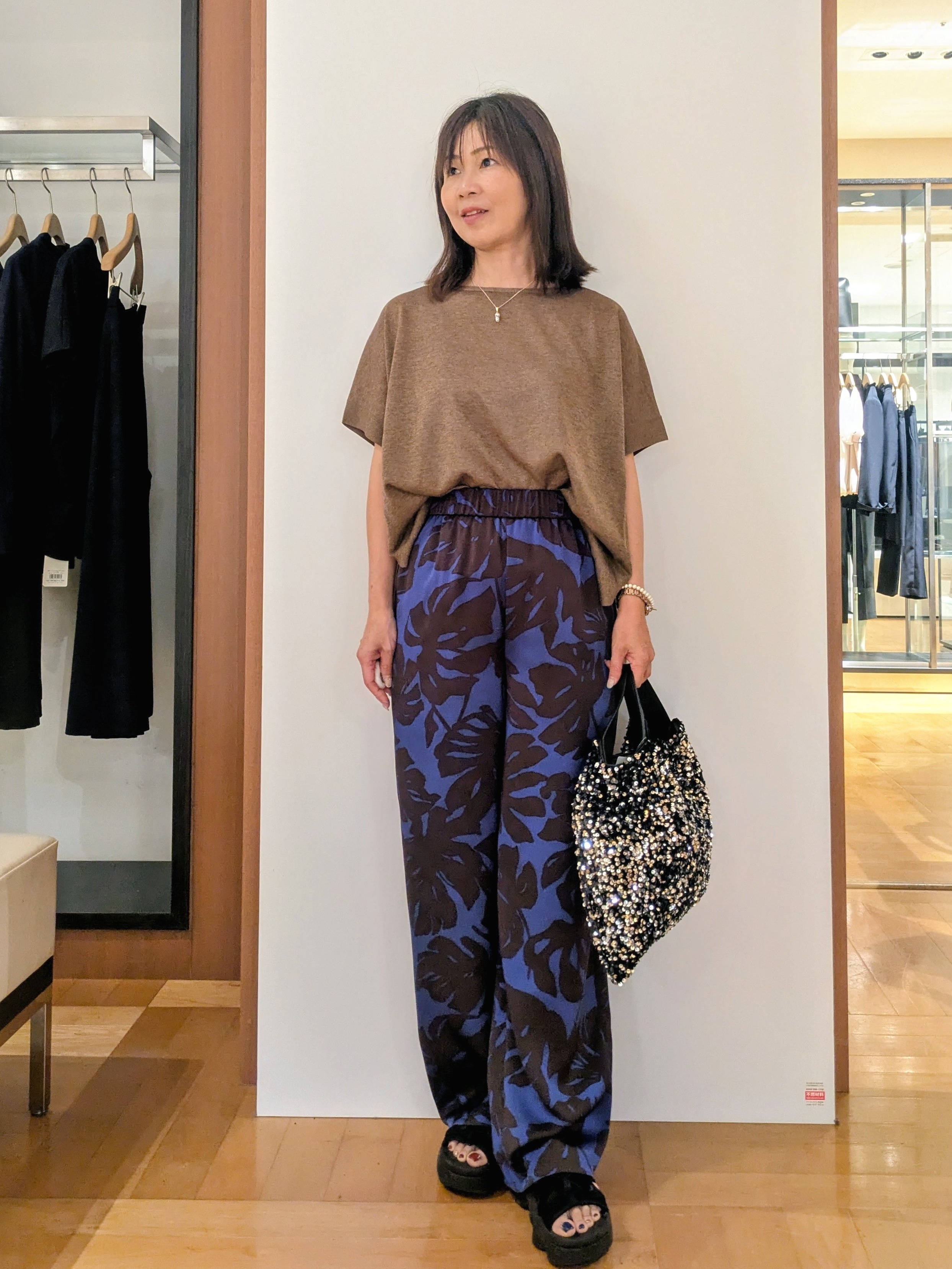 laverさんの「UNTITLED｜【アンサンブル可/品のある透け感】Tシャツ風ニットトップス」を使ったコーディネート
