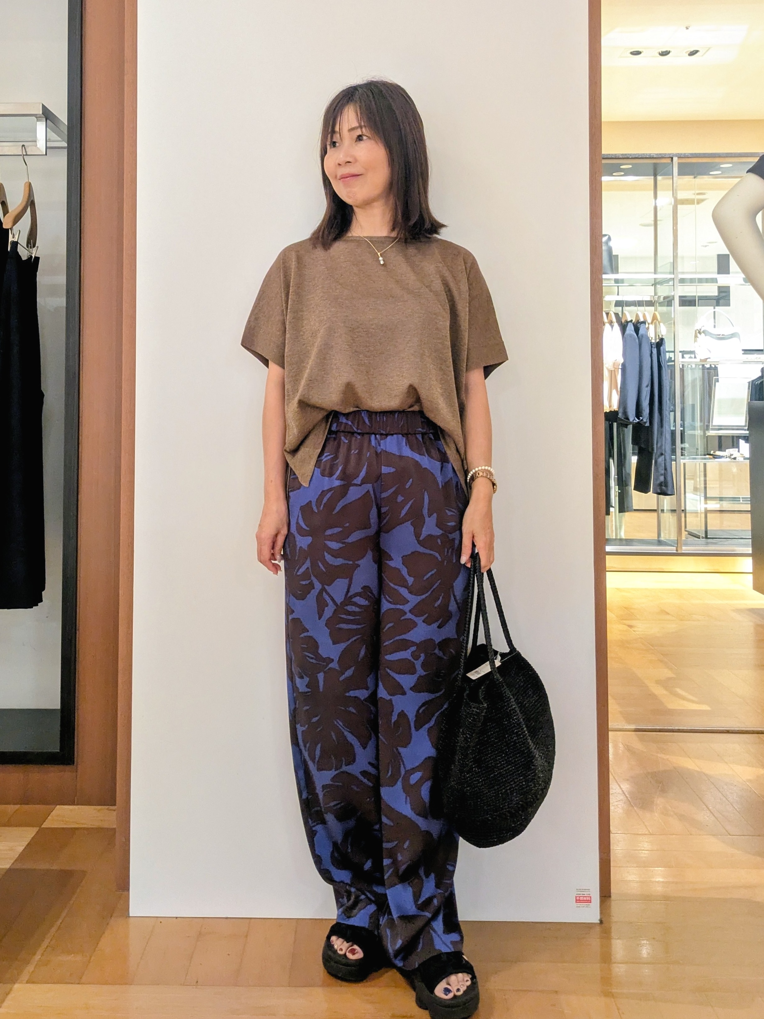 laverさんの「UNTITLED｜【アンサンブル可/品のある透け感】Tシャツ風ニットトップス」を使ったコーディネート