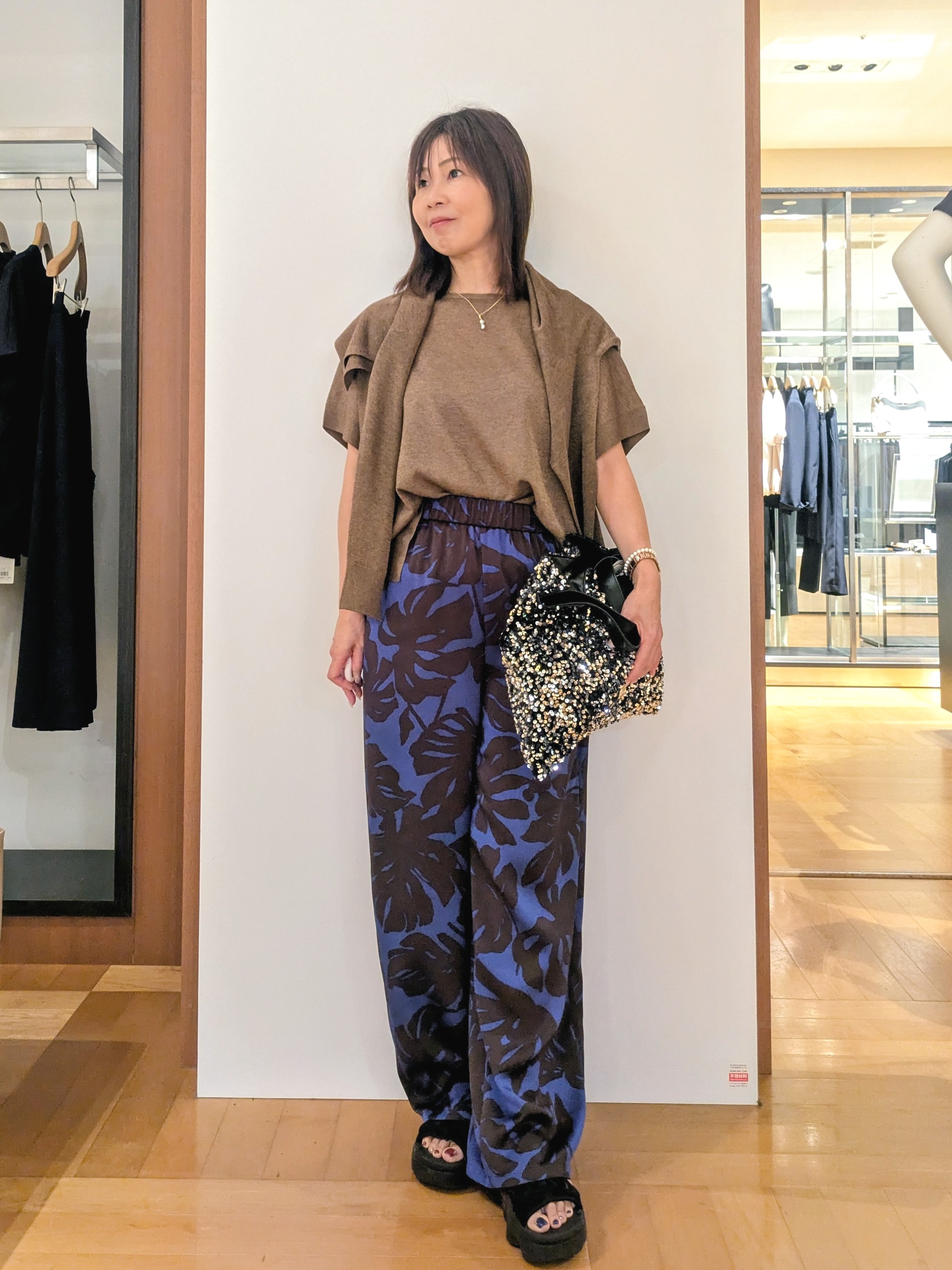 laverさんの「UNTITLED｜【アンサンブル可/品のある透け感】Tシャツ風ニットトップス」を使ったコーディネート