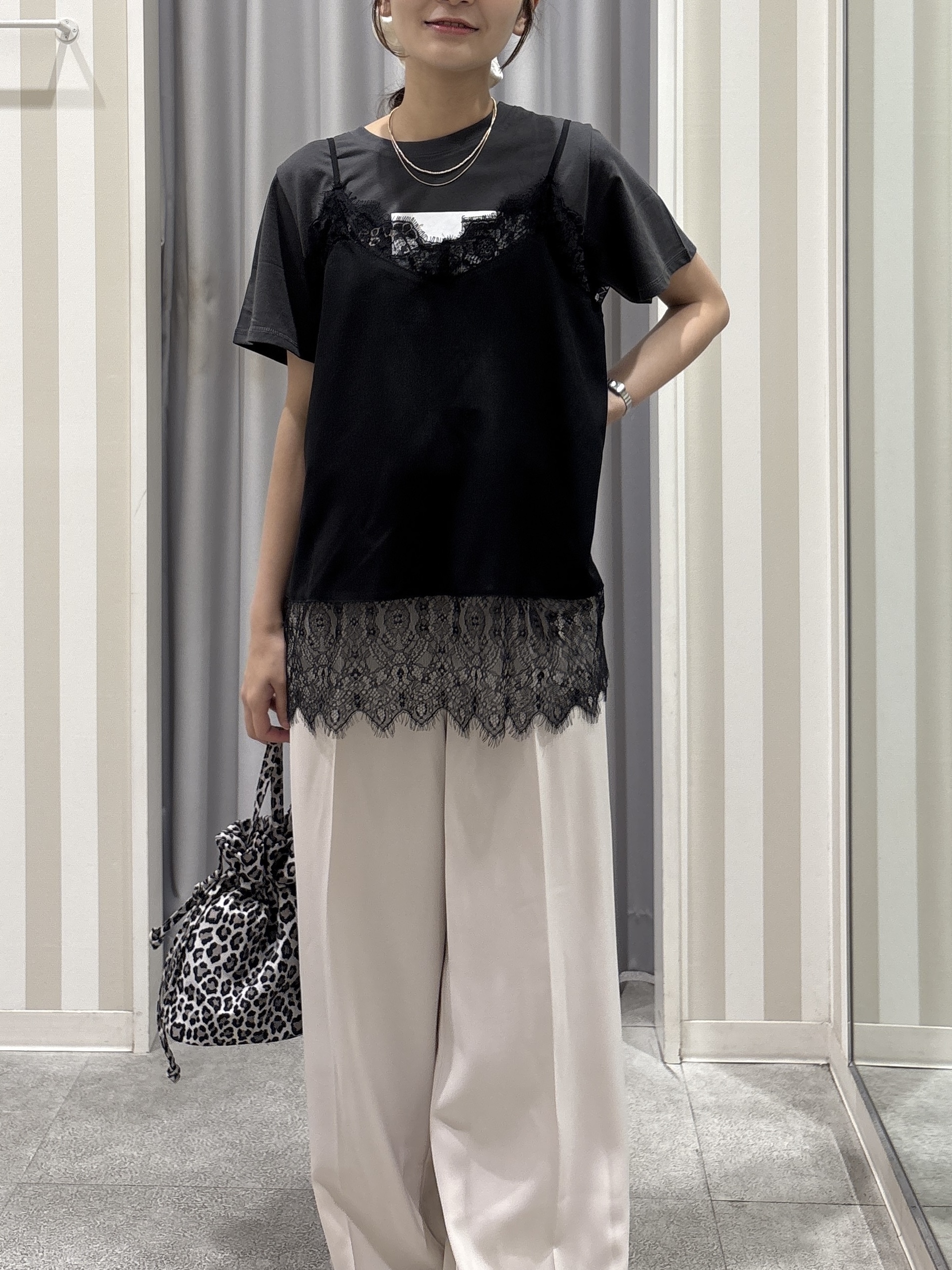 Rikaさんの「SHOO･LA･RUE｜【S-LL/洗濯機可】大人のベーシックカラープリントTシャツ」を使ったコーディネート
