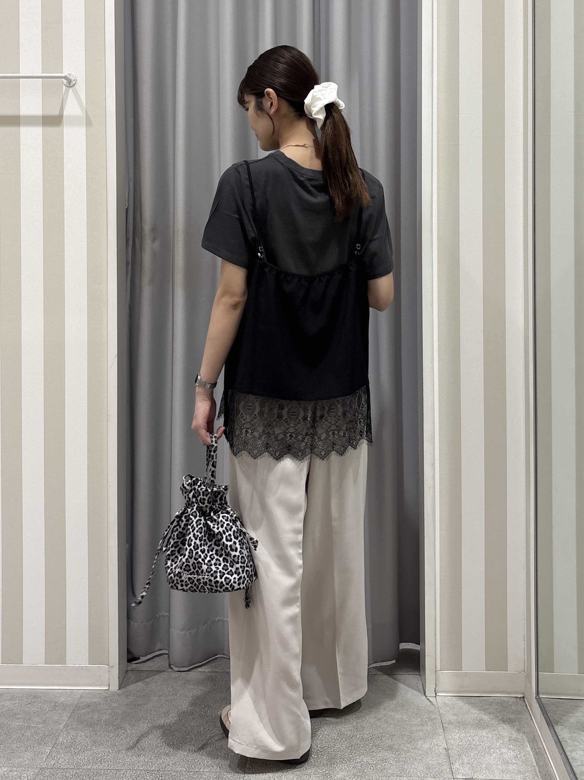 Rikaさんの「SHOO･LA･RUE｜【S-LL/洗濯機可】大人のベーシックカラープリントTシャツ」を使ったコーディネート