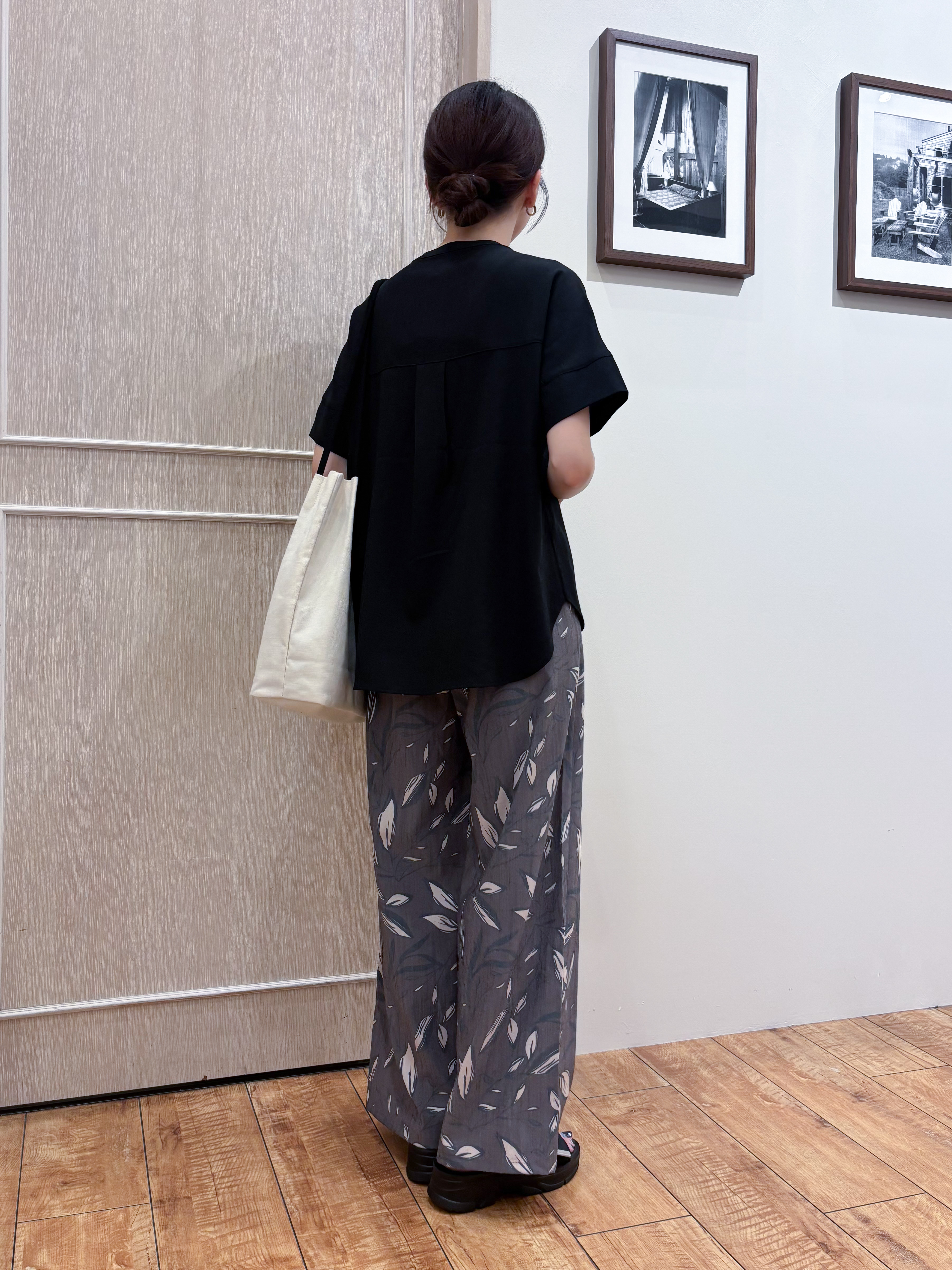 なみさんの「SHOO･LA･RUE｜【洗濯後しわになりにくい/UV/吸水速乾】Wポケットが目を引く オンオフ使えるスキッパーブラウス」を使ったコーディネート