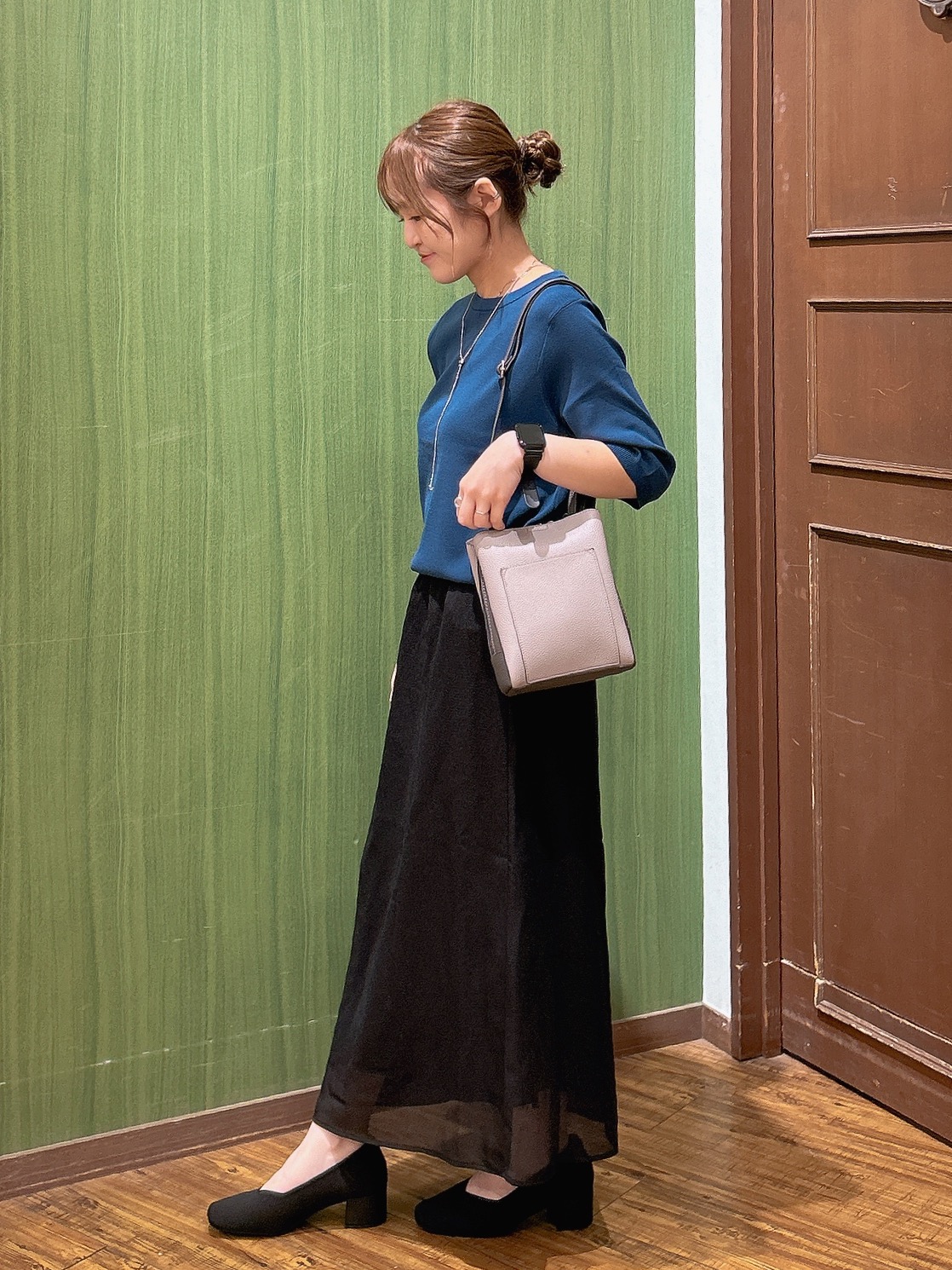 かおりさんの「SHOO･LA･RUE｜【ガンガン洗える/毛玉になりにくい】二の腕見せない 5分袖ニット」を使ったコーディネート