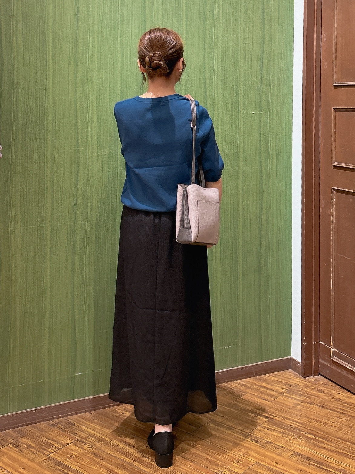 かおりさんの「SHOO･LA･RUE｜【ガンガン洗える/毛玉になりにくい】二の腕見せない 5分袖ニット」を使ったコーディネート