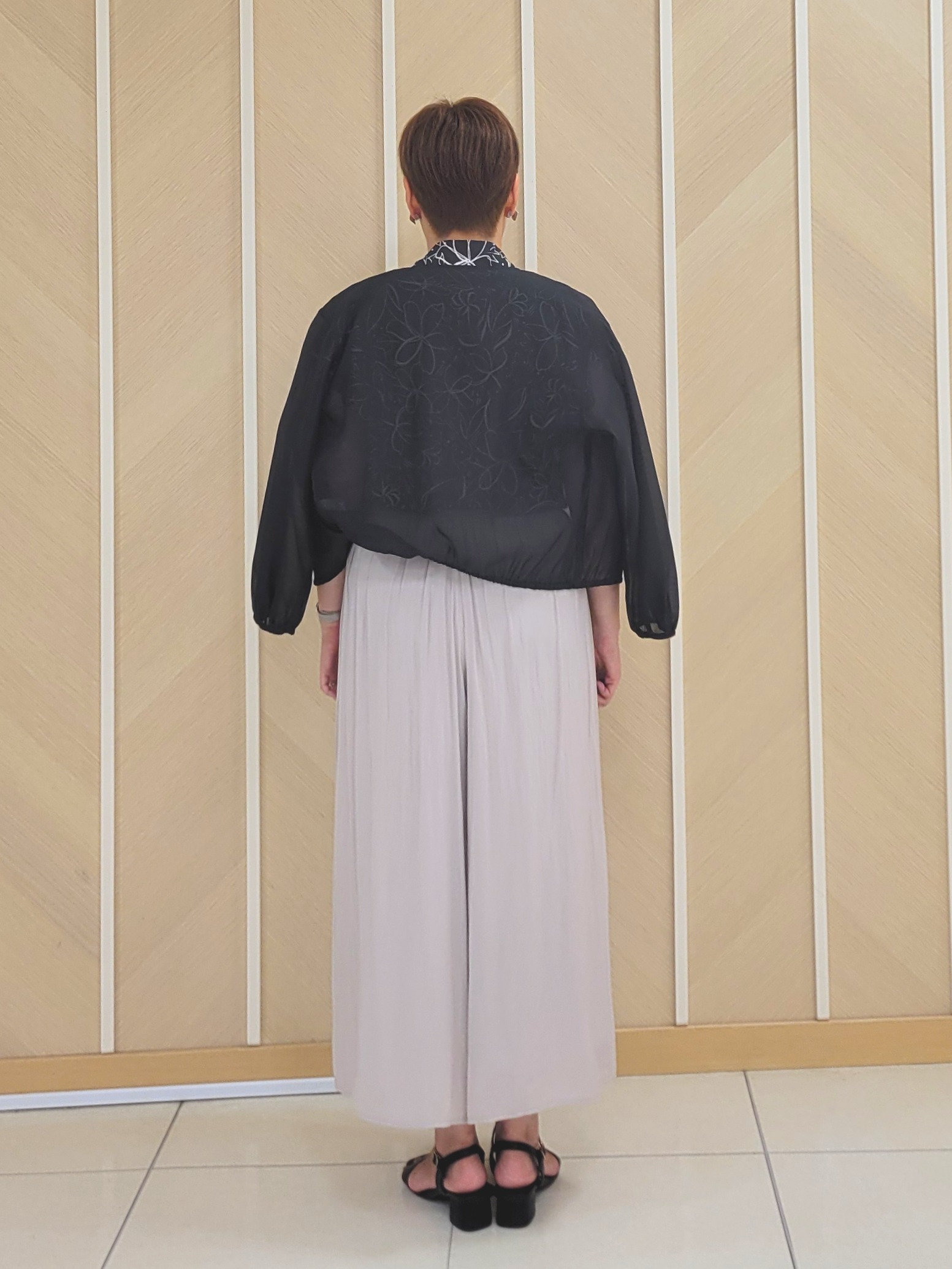 tomoさんの「COUP DE CHANCE｜【手洗い可／日本製】フラワーリボンブラウス」を使ったコーディネート