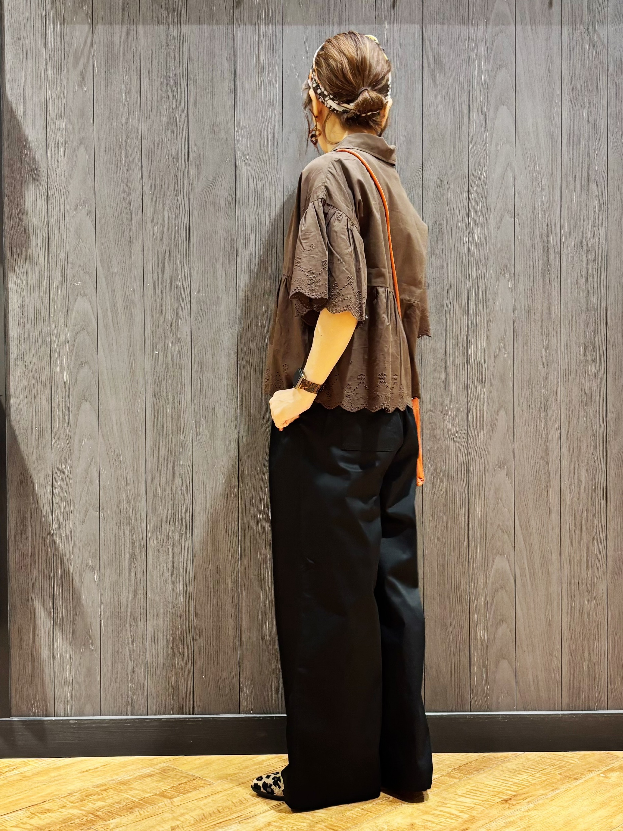 meiさんの「SHOO･LA･RUE｜【洗濯機可/綿100％/体型カバー】刺繍レースがこなれ見え 二の腕が隠せる ペプラムブラウス」を使ったコーディネート