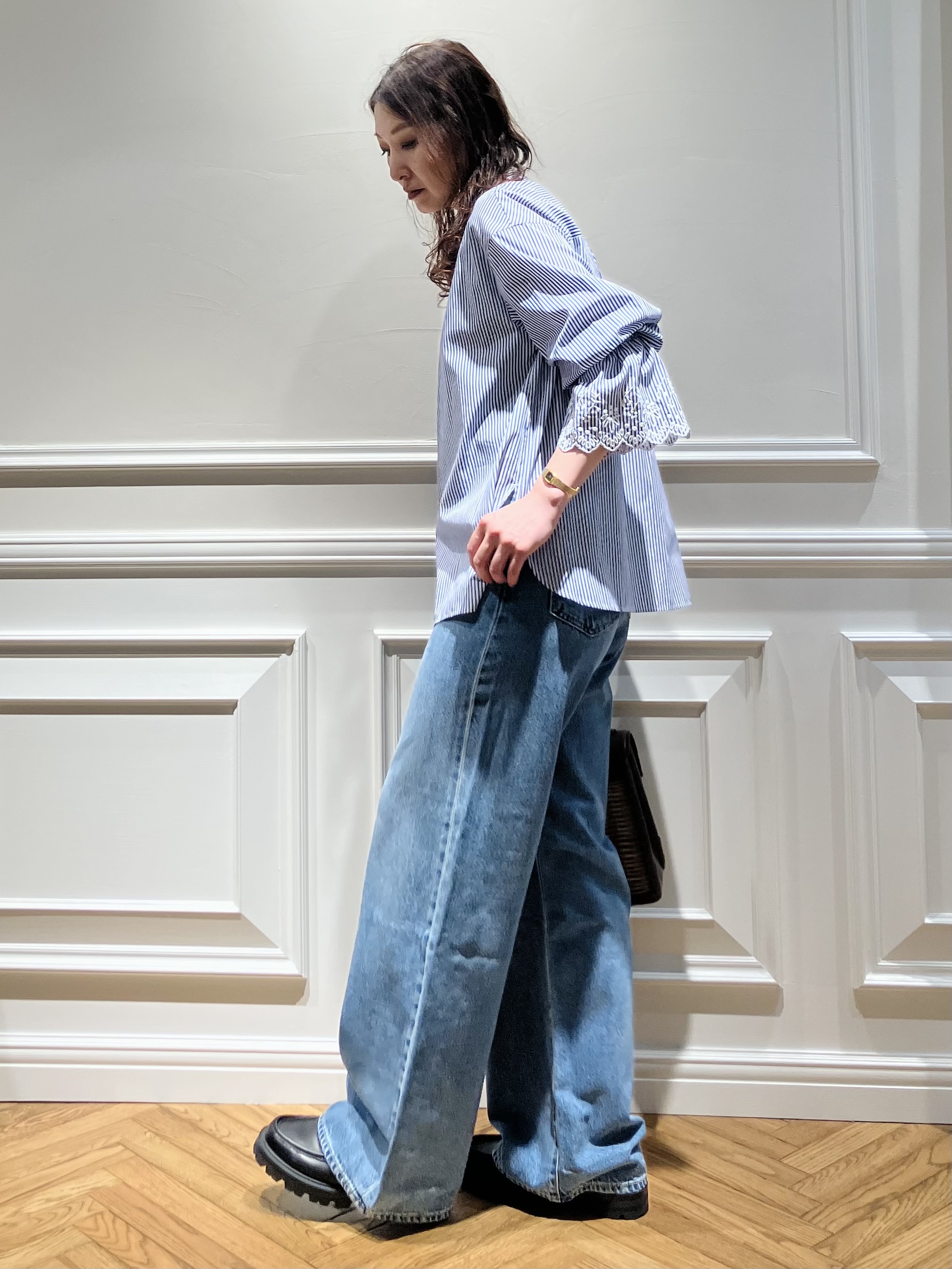 TSUKUIさんの「DRESSTERIOR｜【STORY11月号掲載】エンブロイダリーカフスシャツ」を使ったコーディネート
