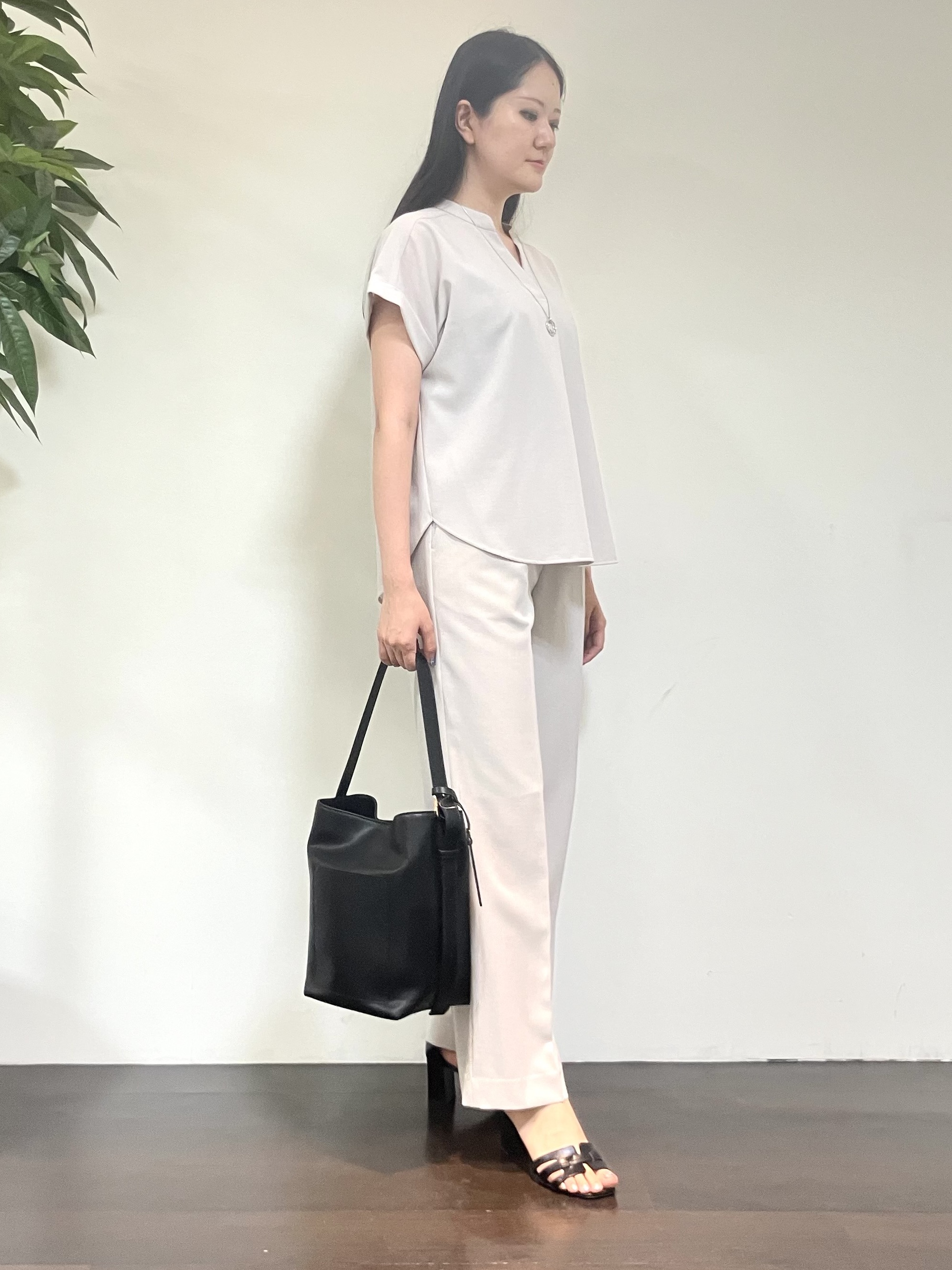 カレンさんの「UNTITLED｜【セットアップ可/UVカット】エアリークールブラウス」を使ったコーディネート