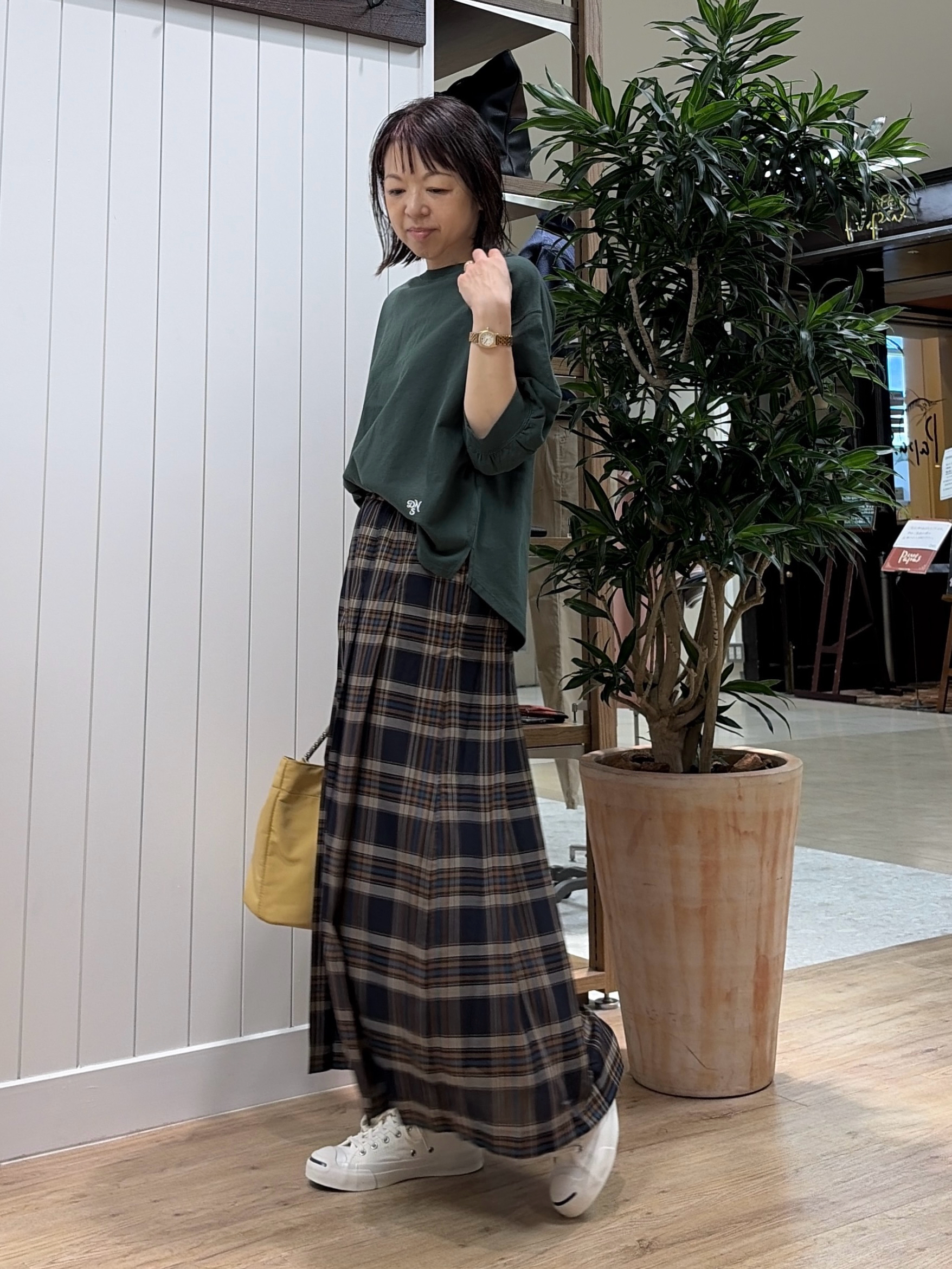 ISOさんの「Dessin｜【高レビュー/洗える/XS-L】バックヘンリーミニ裏毛 5分袖」を使ったコーディネート