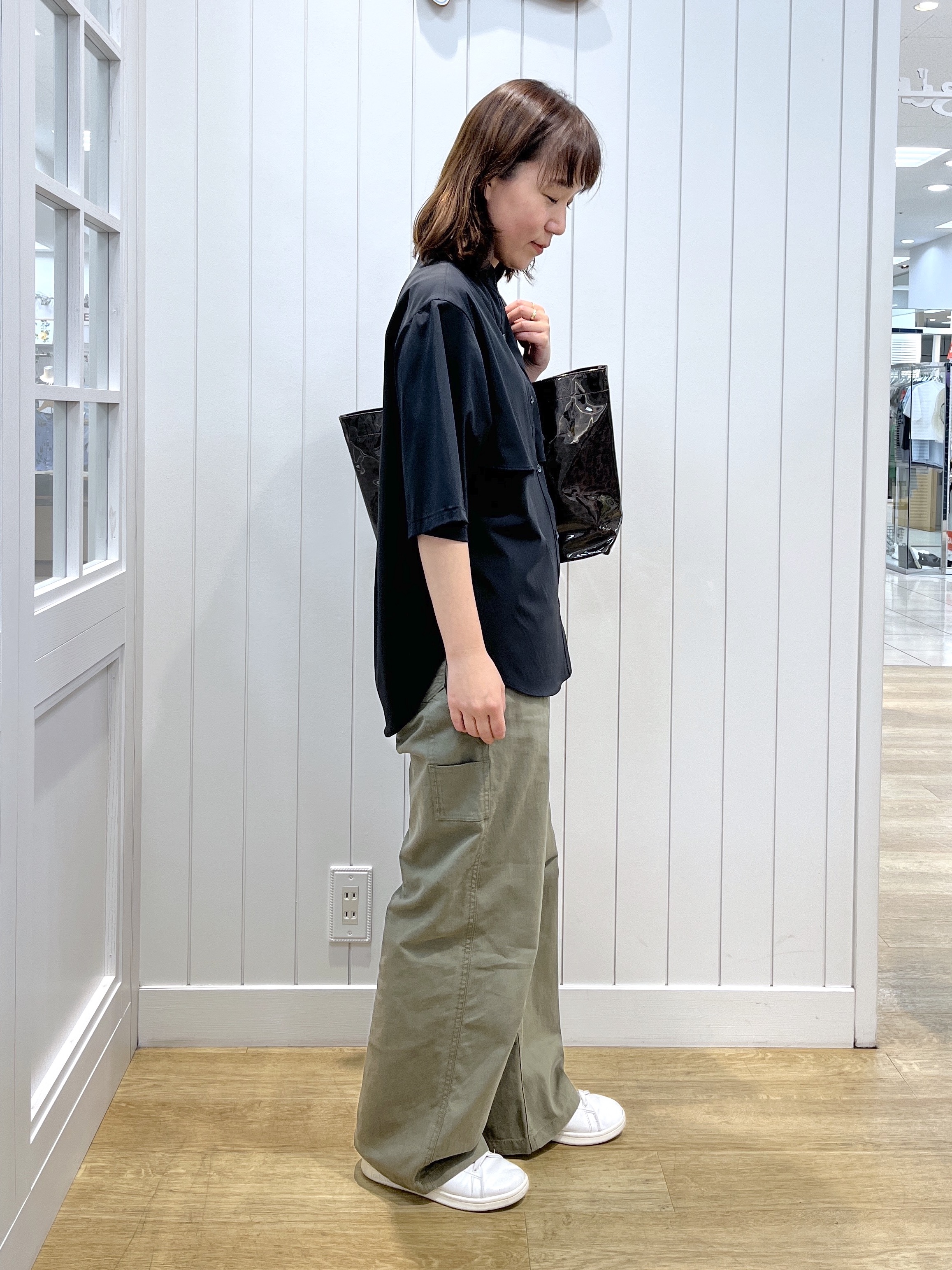takayamaさんの「Dessin｜多機能素材バンドカラーシャツ」を使ったコーディネート