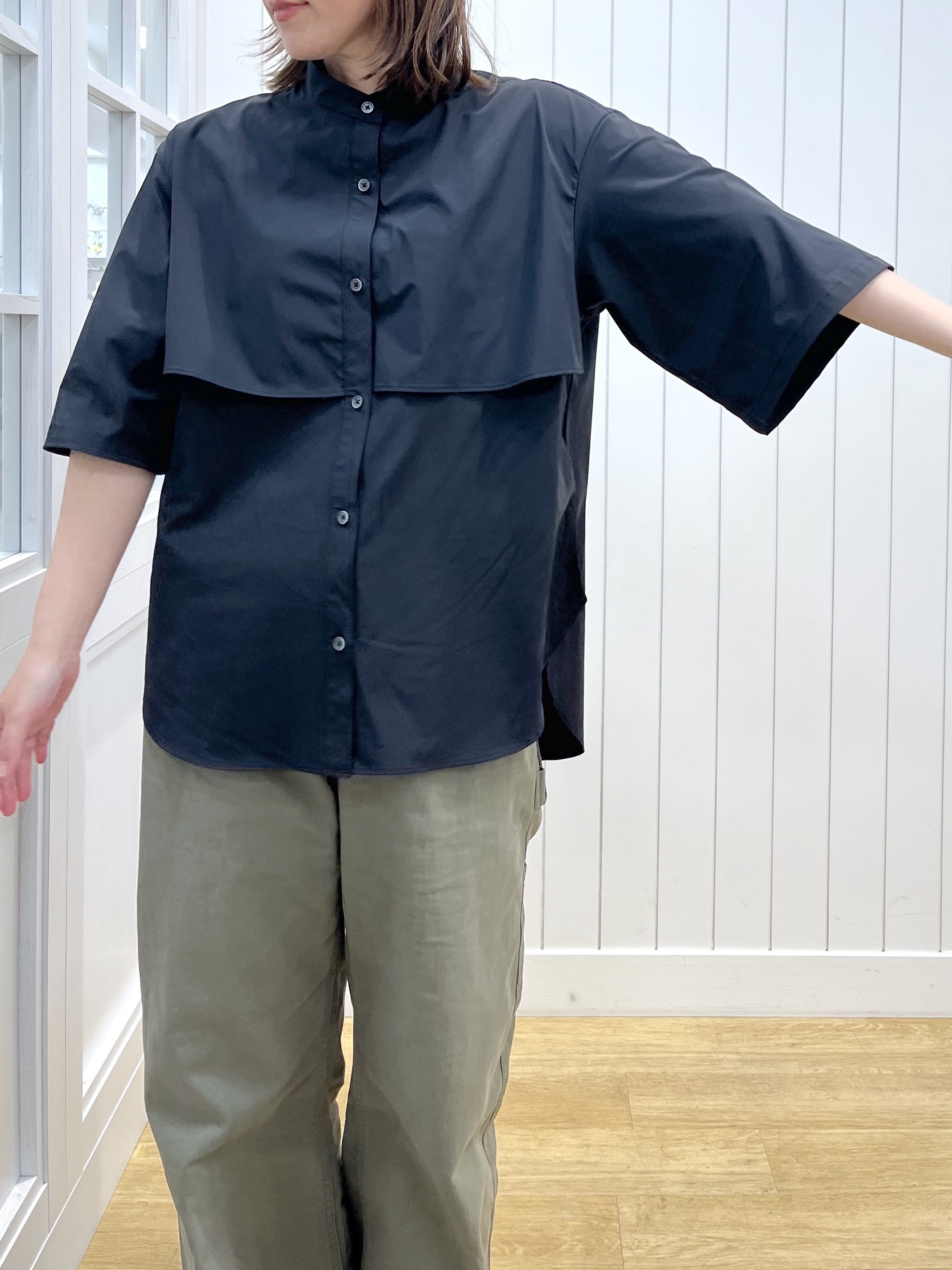 takayamaさんの「Dessin｜多機能素材バンドカラーシャツ」を使ったコーディネート