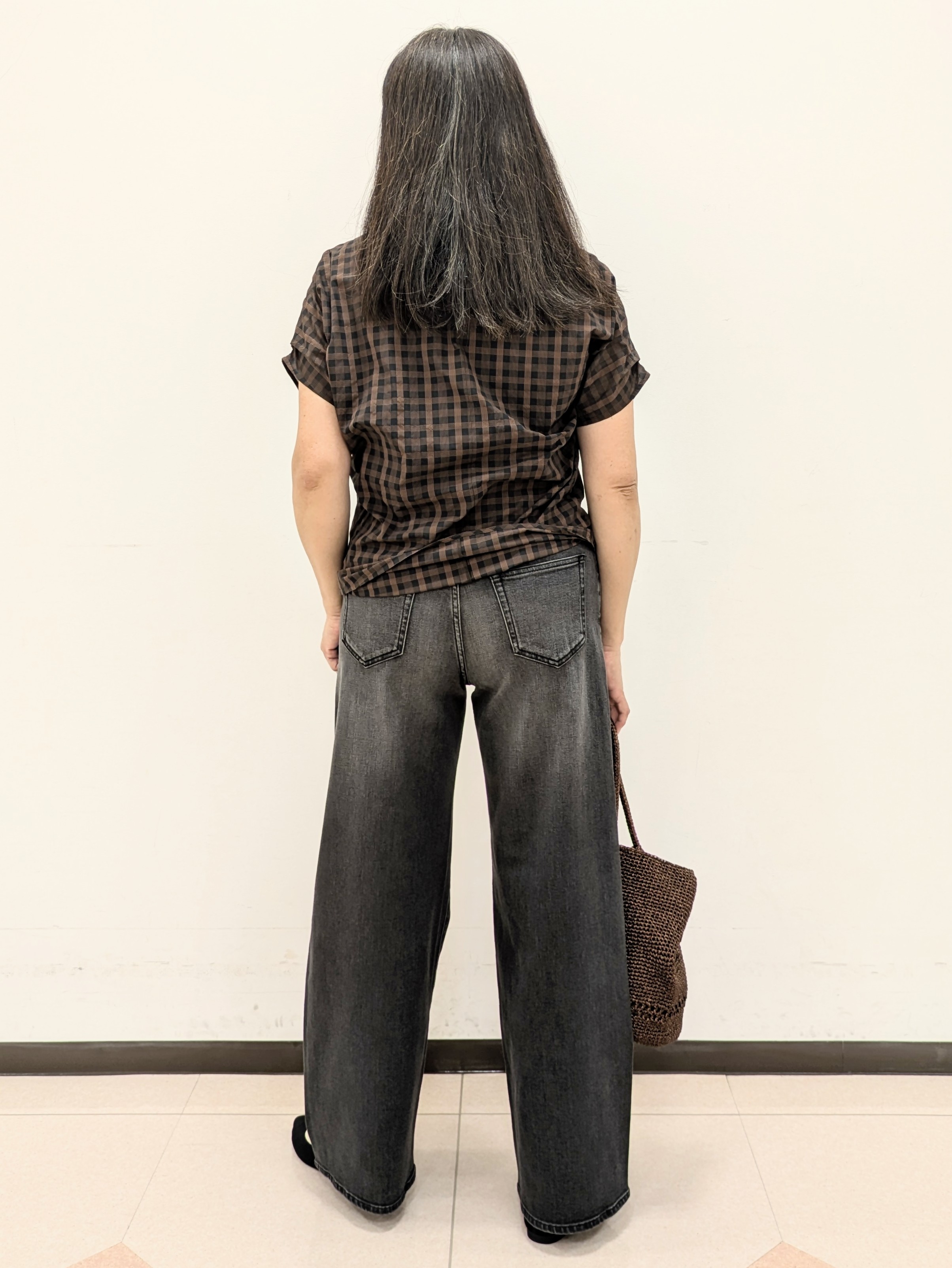 ともさんの「UNTITLED｜【秋めきシャツ/体型カバー】シアーチェックブラウス」を使ったコーディネート