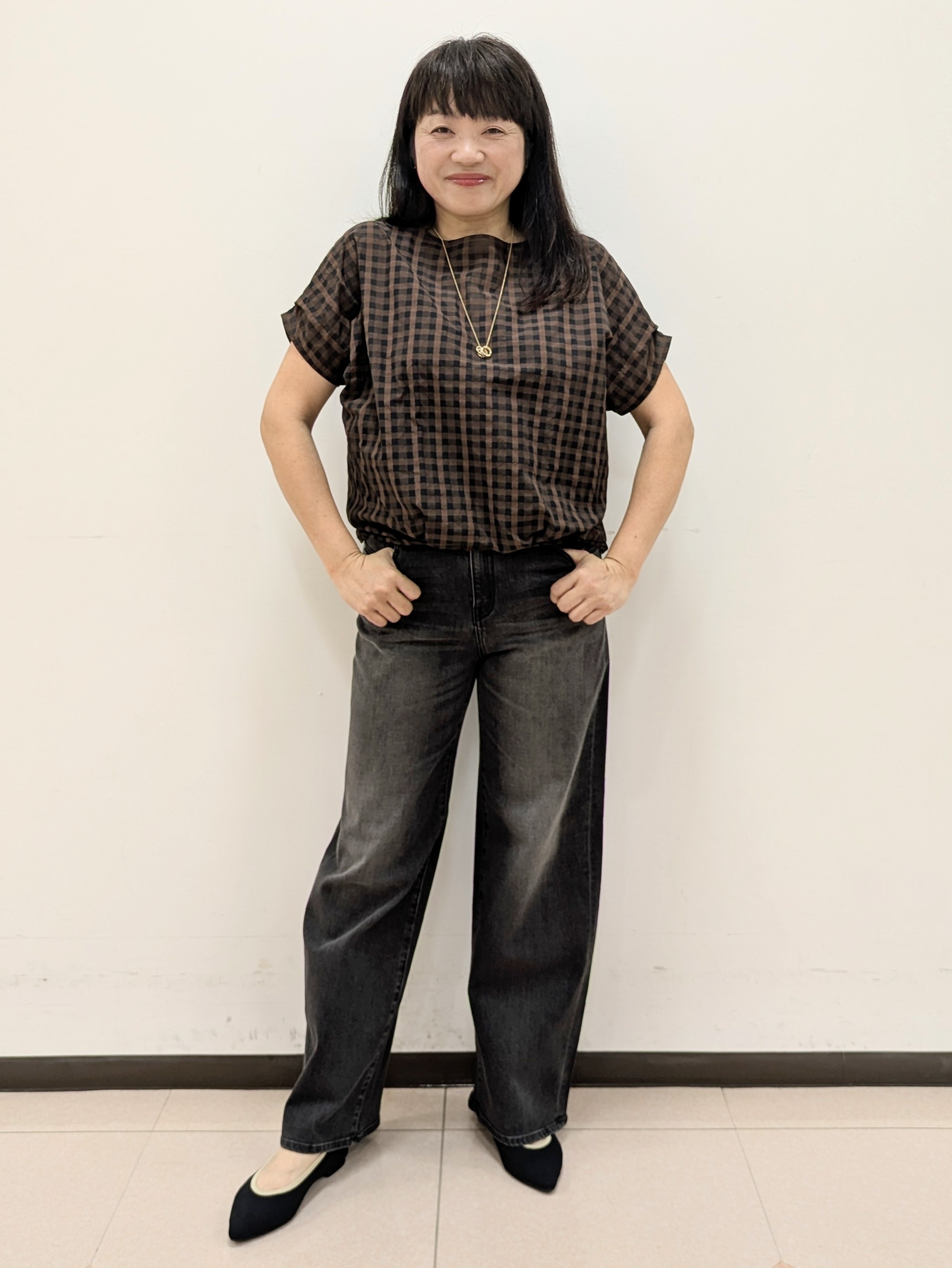 ともさんの「UNTITLED｜【秋めきシャツ/体型カバー】シアーチェックブラウス」を使ったコーディネート