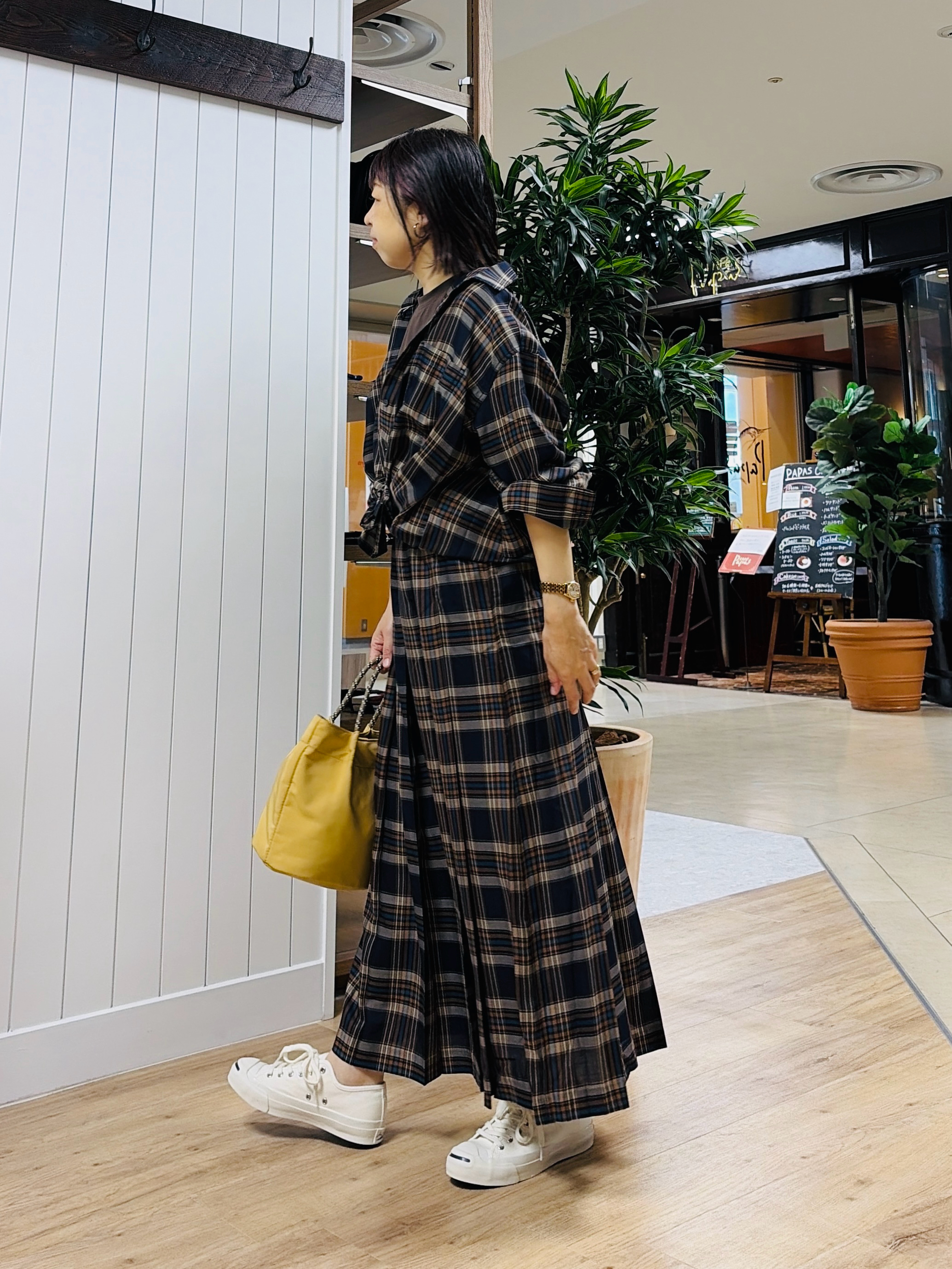 ISOさんの「Dessin｜【秋羽織り/セットアップ可/洗える】シアーチェック オーバーシャツ」を使ったコーディネート