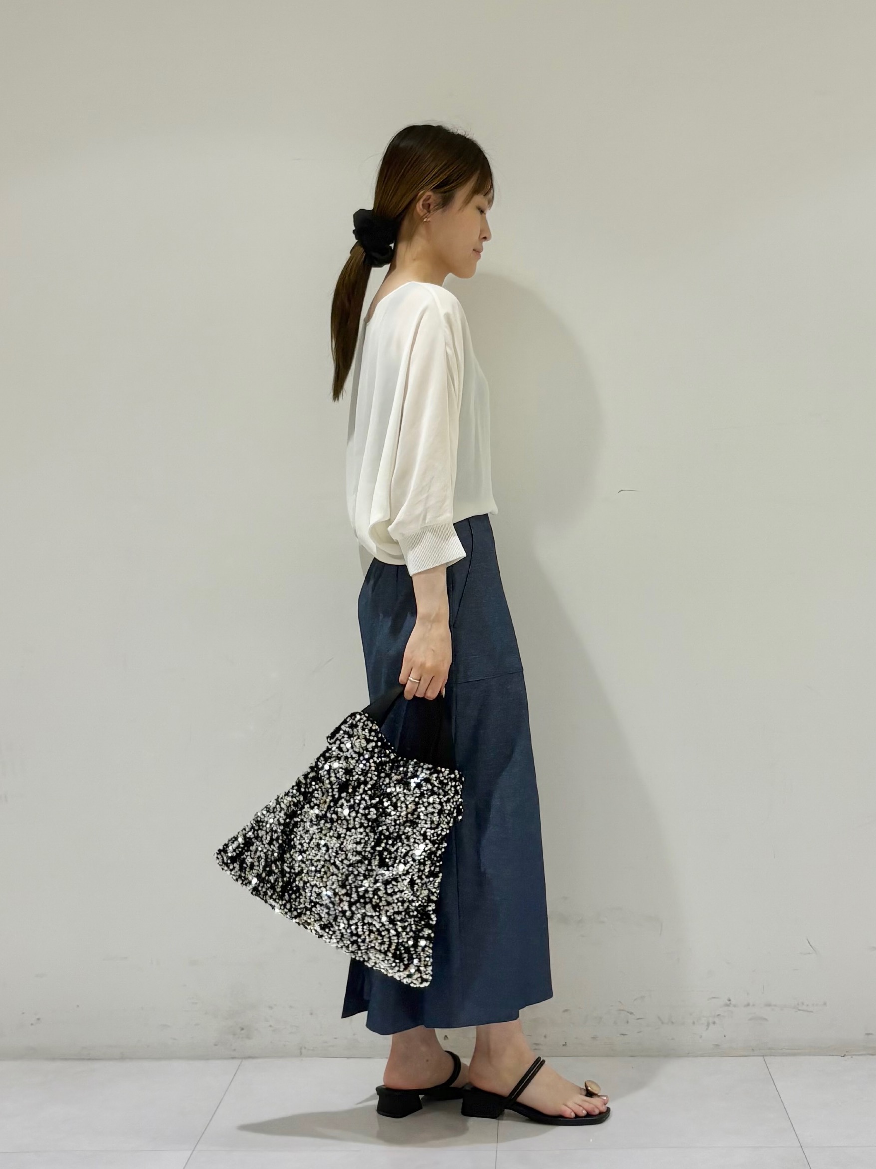 kyokaさんの「UNTITLED｜◆【体型カバー/きれいめ】ドルマンスリーブラウンドプルオーバー」を使ったコーディネート