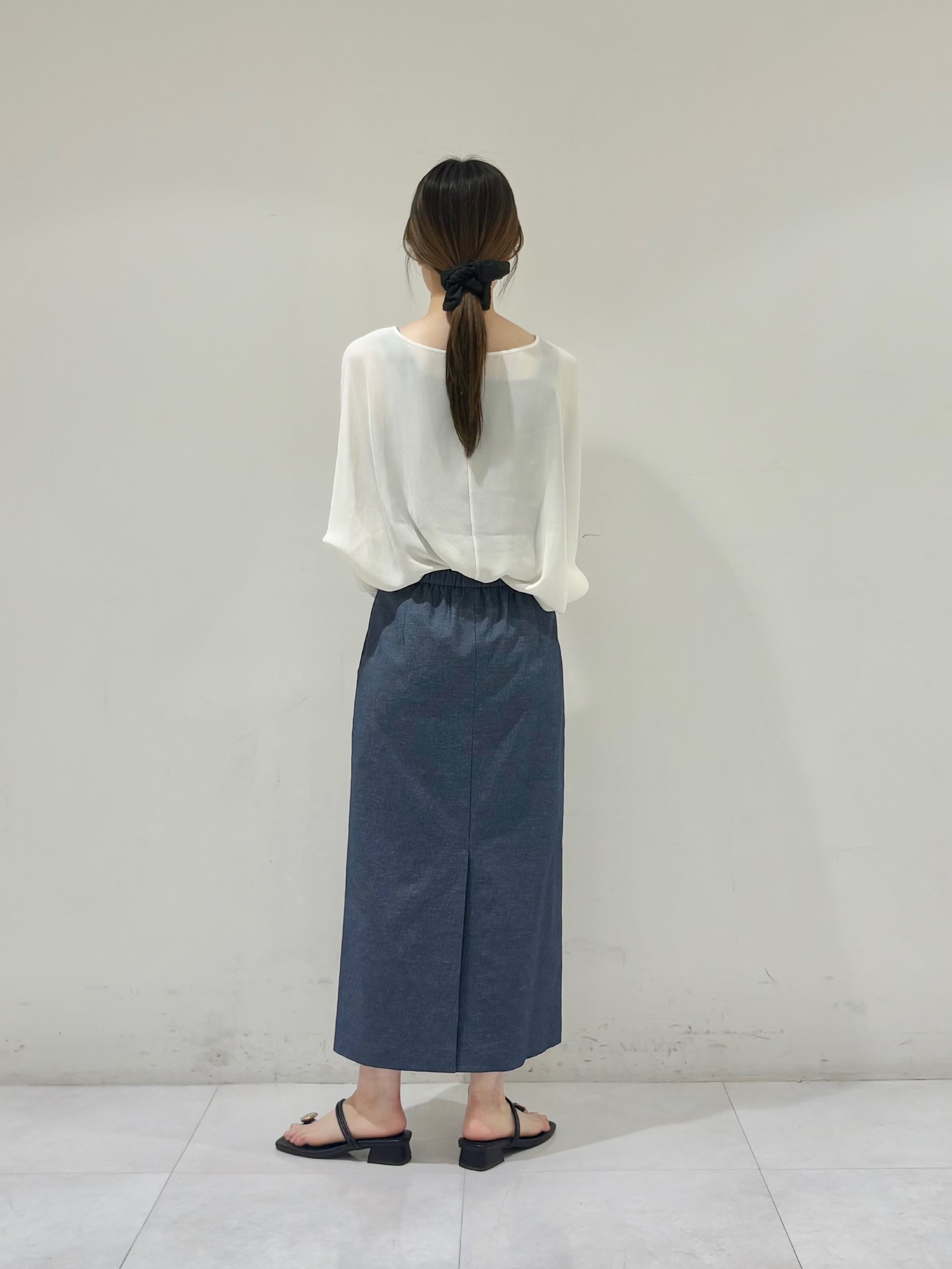 kyokaさんの「UNTITLED｜◆【体型カバー/きれいめ】ドルマンスリーブラウンドプルオーバー」を使ったコーディネート