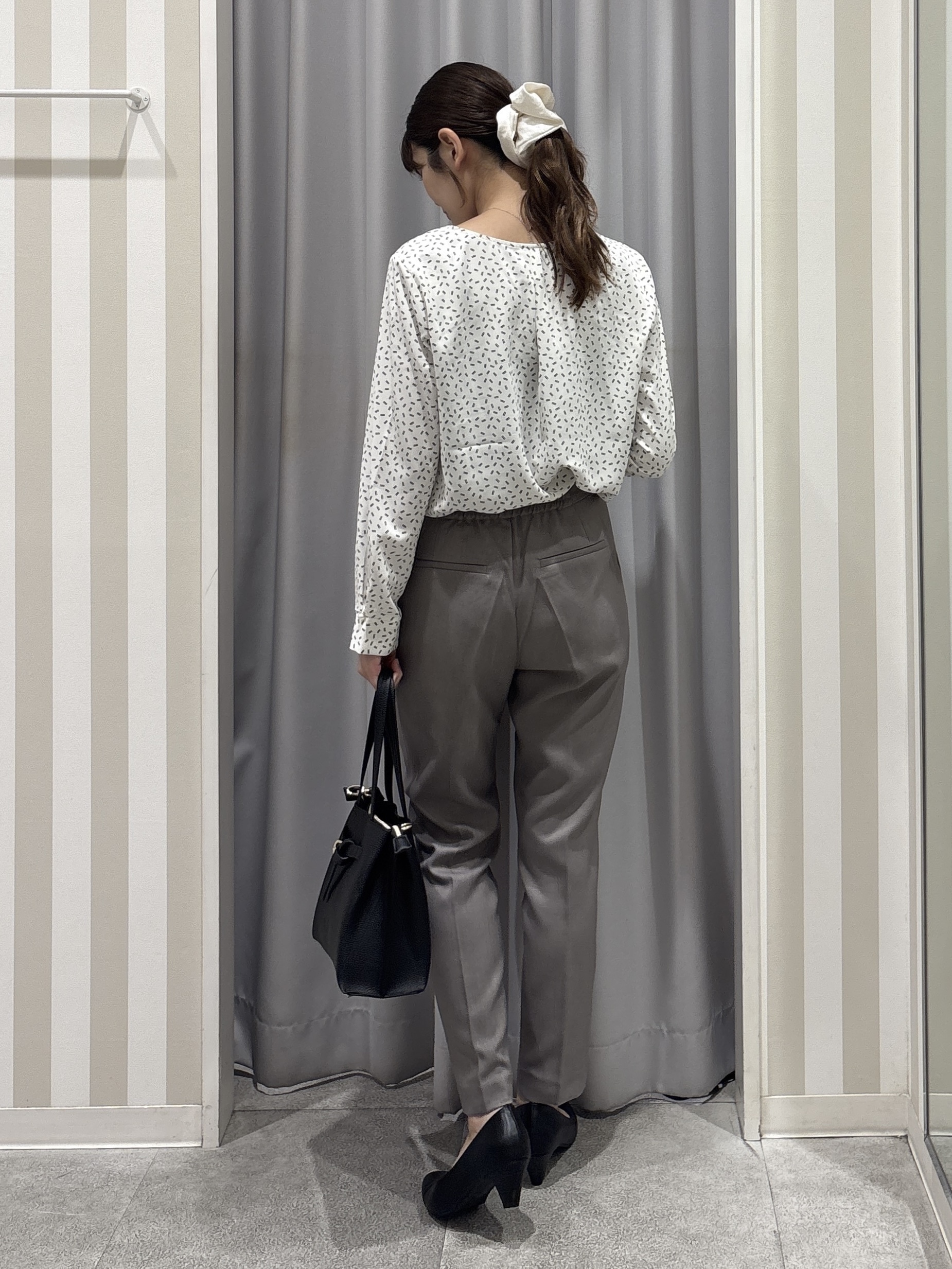 Rikaさんの「SHOO･LA･RUE｜【セットアップ可/通勤/洗濯機可/SS-LL】女性らしく決まる カラーレスジャケット」を使ったコーディネート