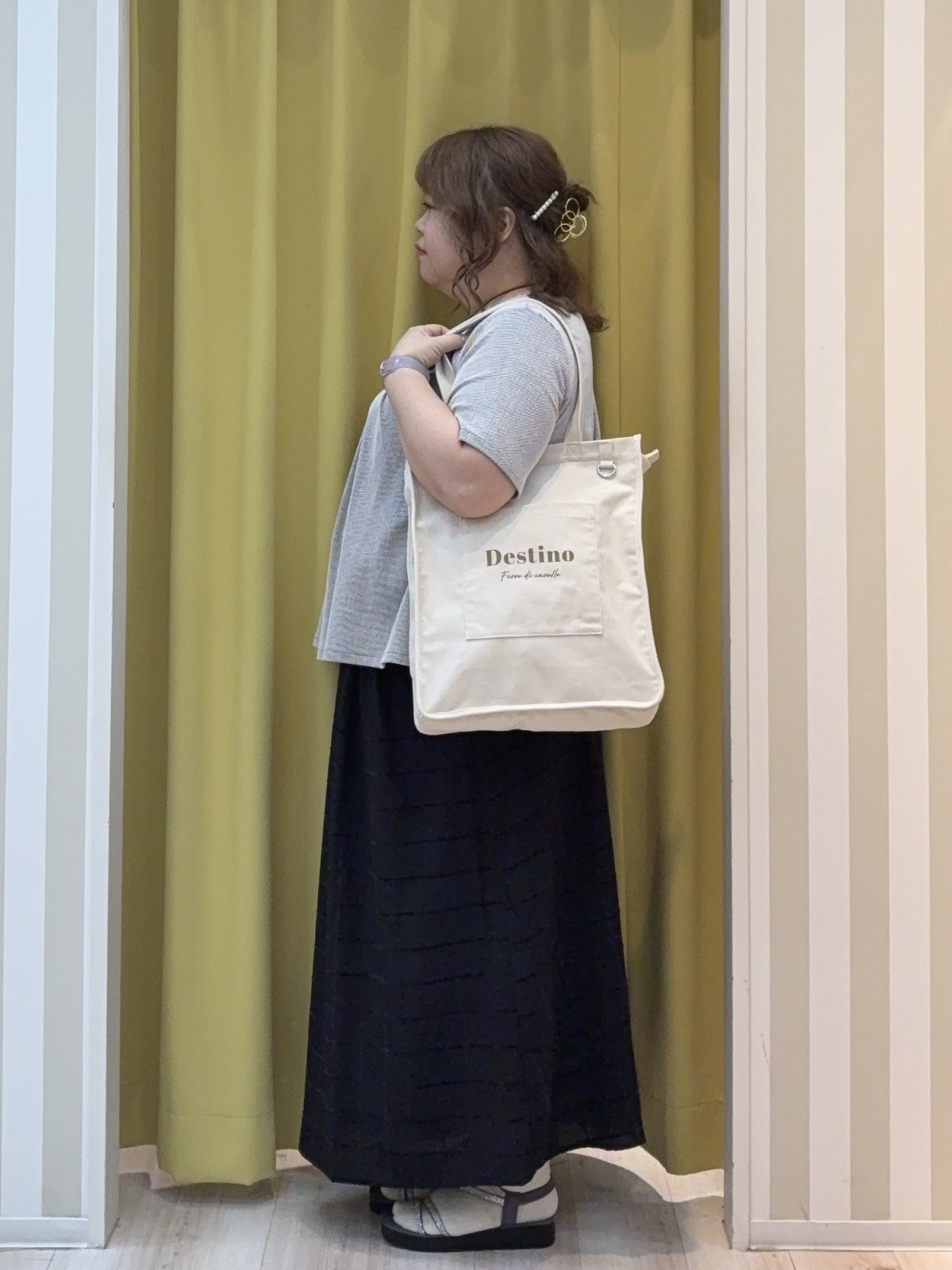 kotoさんさんの「SHOO･LA･RUE｜【洗濯機可/S-LL】インせずすっきり見え ストライプ柄タックトップス」を使ったコーディネート