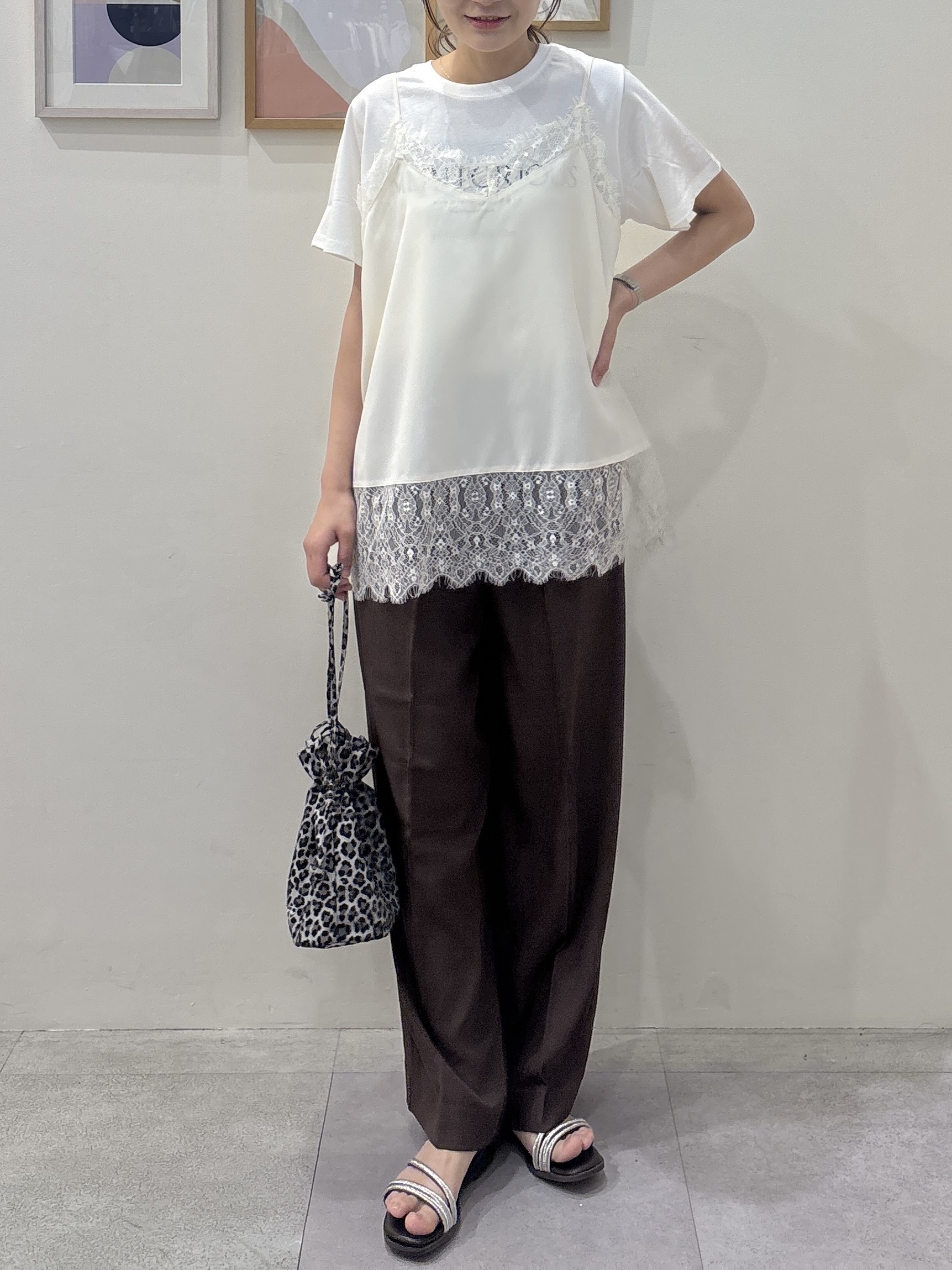 Rikaさんの「SHOO･LA･RUE｜【ひんやり/S-LL/洗濯機可】真夏に着たい 大人のベーシックカラープリントTシャツ」を使ったコーディネート