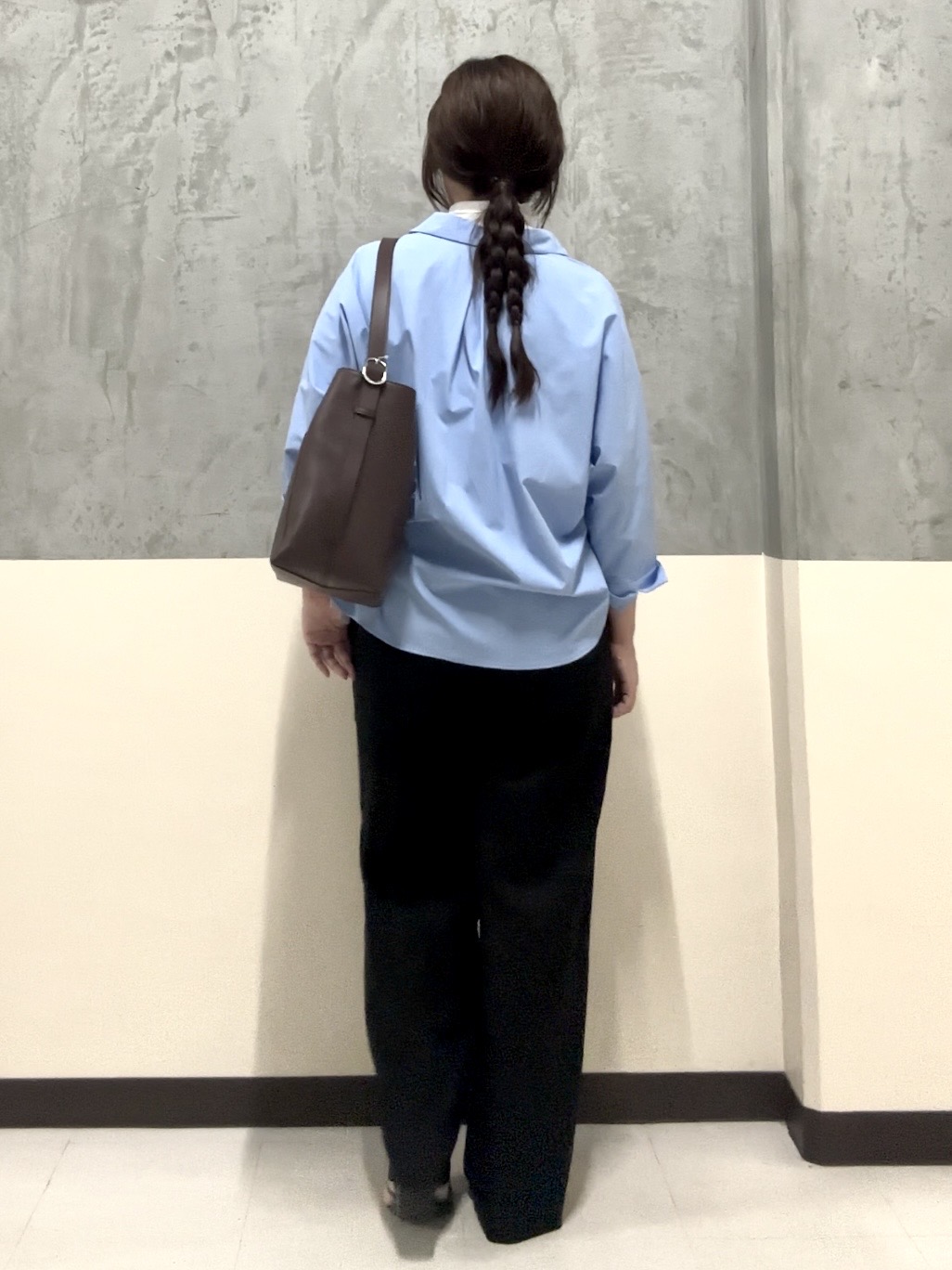 mutsuさんの「UNTITLED｜【接触冷感/吸水速乾/UVカット】ドルマンスリーブシャツ」を使ったコーディネート