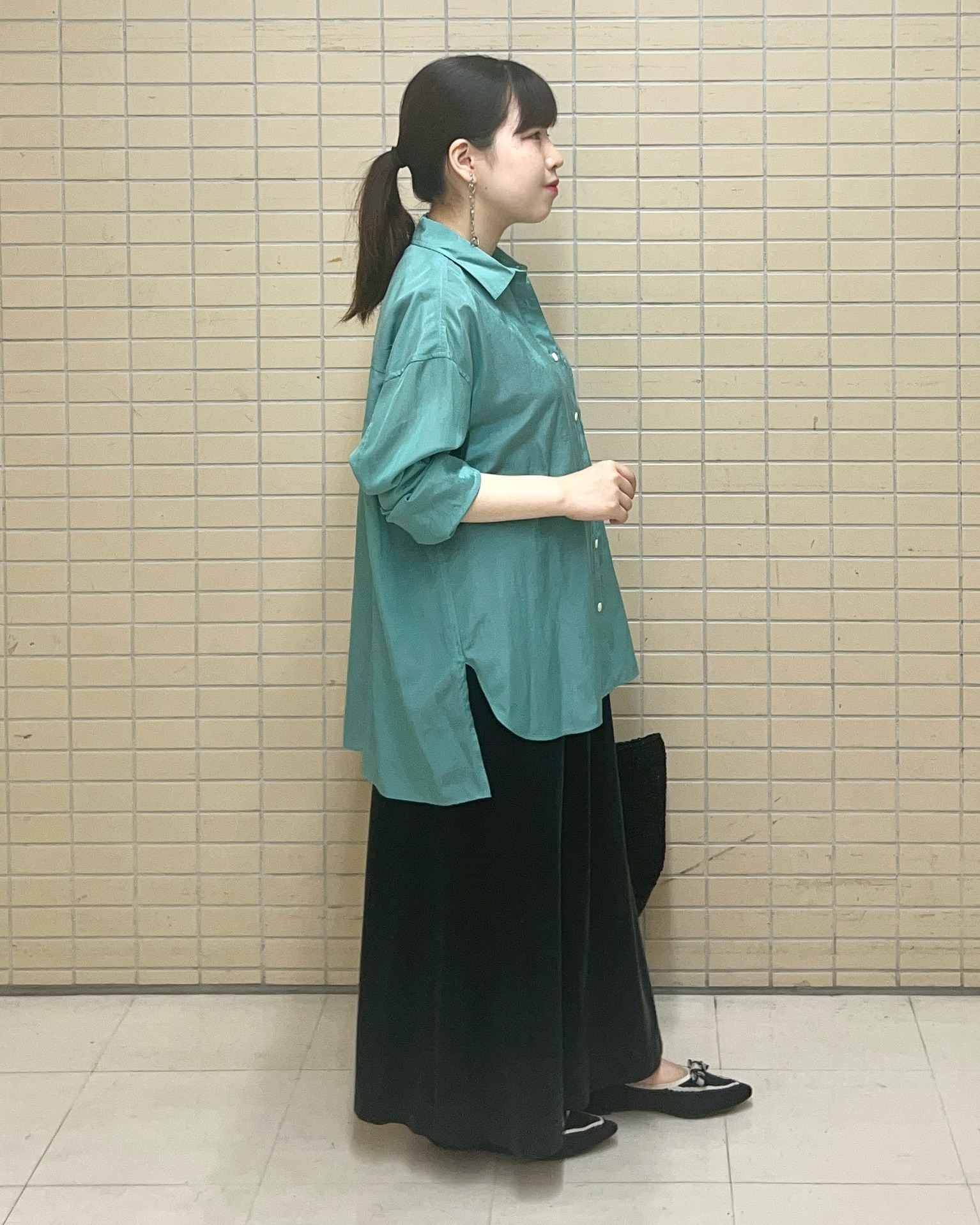 Mitsukiさんの「UNTITLED｜【秋羽織り/肌に張り付きにくい】シルキータッチシアーシャツ」を使ったコーディネート