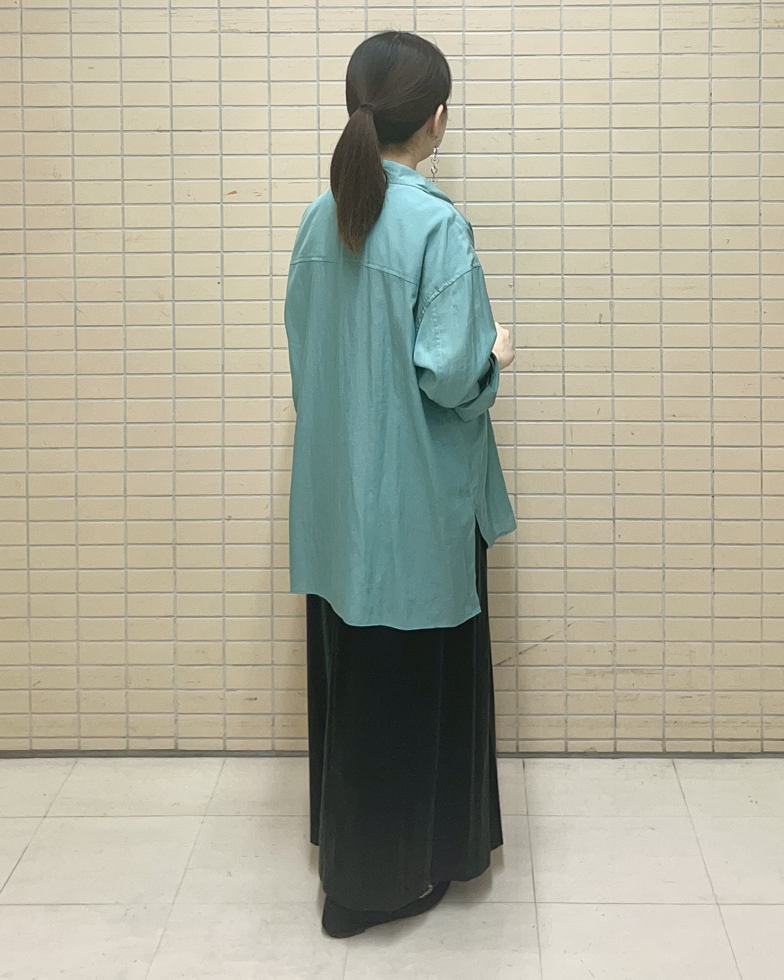 Mitsukiさんの「UNTITLED｜【秋羽織り/肌に張り付きにくい】シルキータッチシアーシャツ」を使ったコーディネート