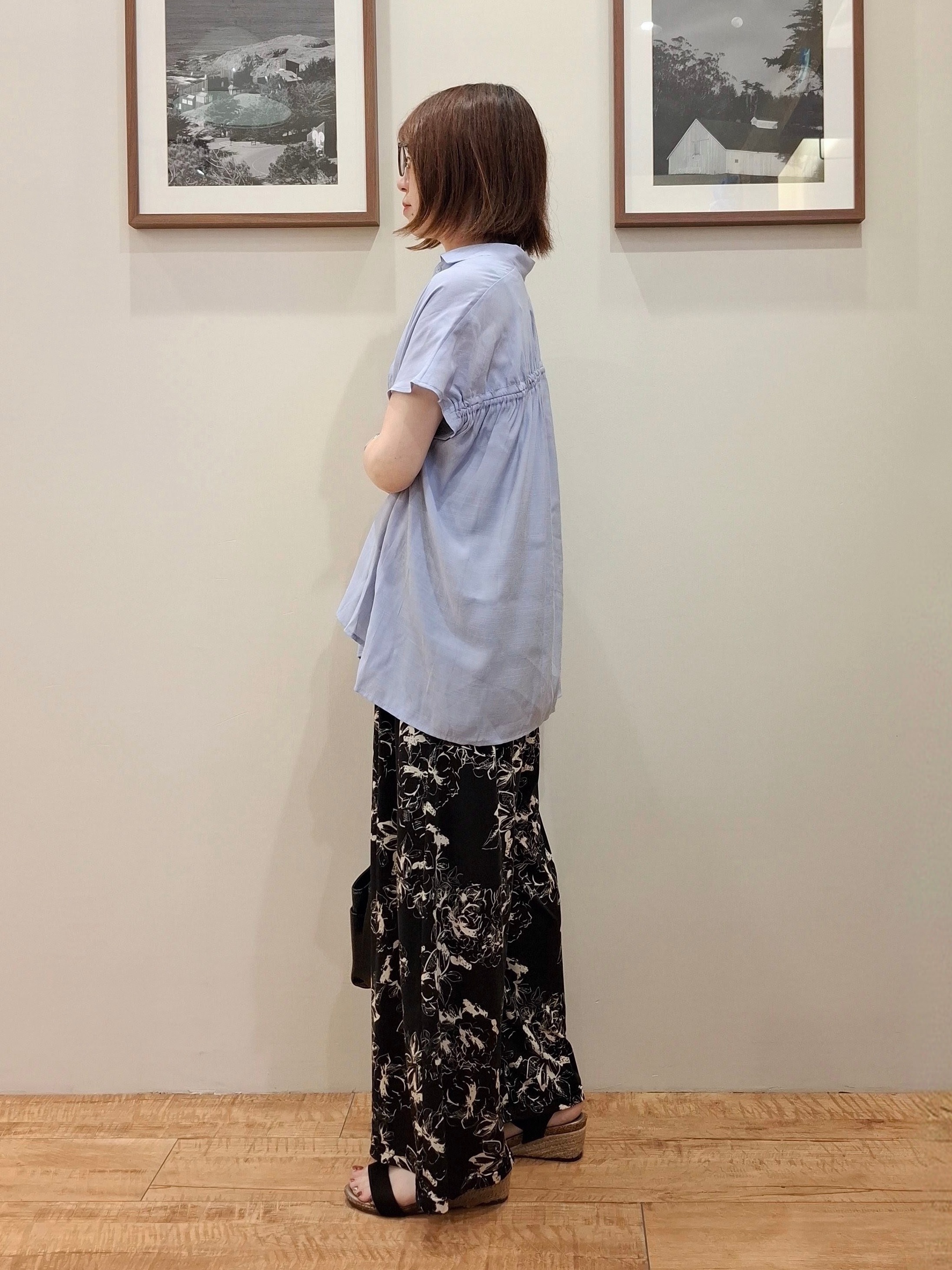まあるさんの「SHOO･LA･RUE｜【UV/洗濯機可】ほんのりシアーで上品な バックギャザーブラウス」を使ったコーディネート