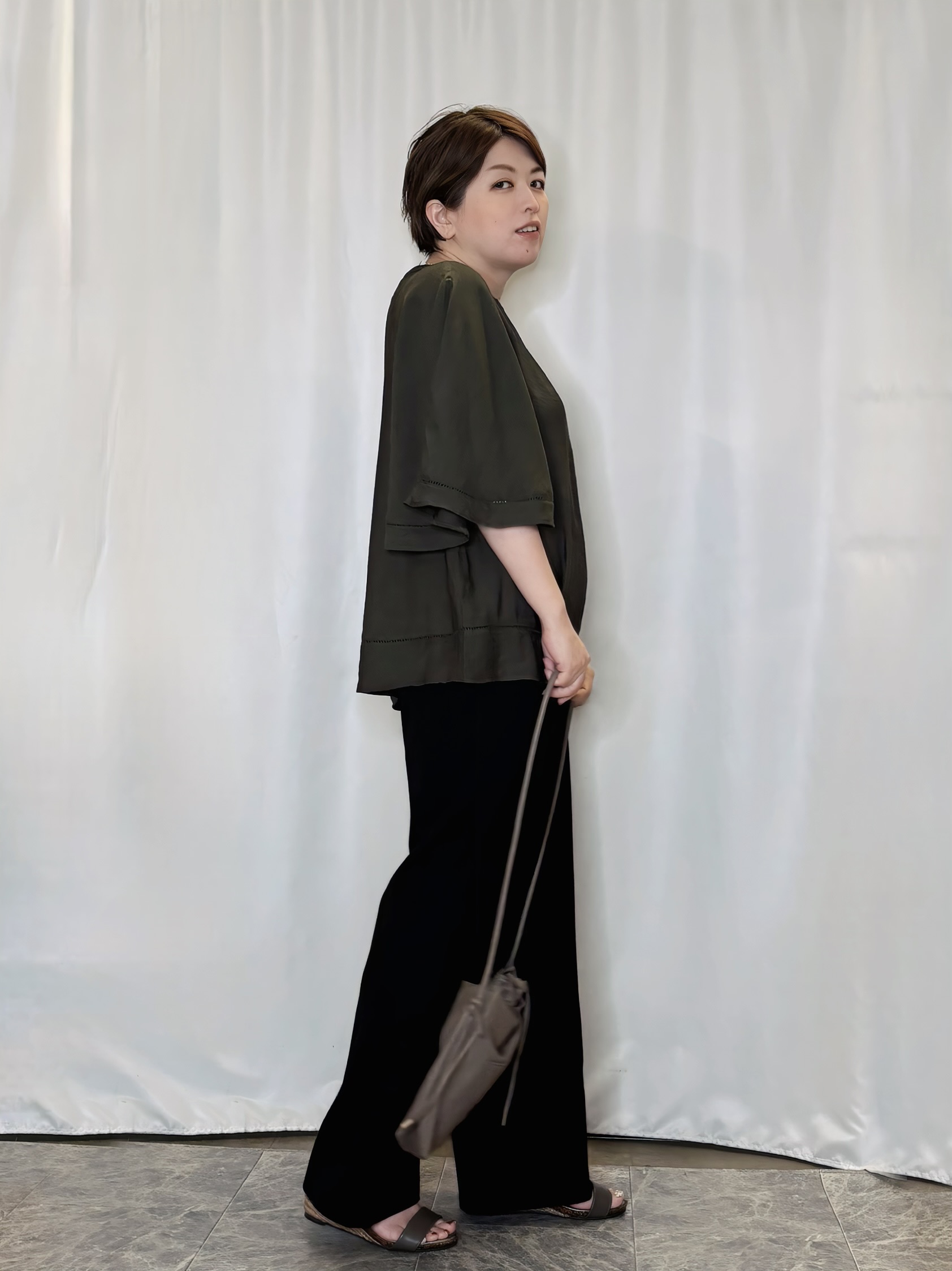たみさんの「SHOO･LA･RUE｜【S-LL/洗濯機可/体型カバー】はしごレースがポイント スラブポンチョ風ブラウス」を使ったコーディネート