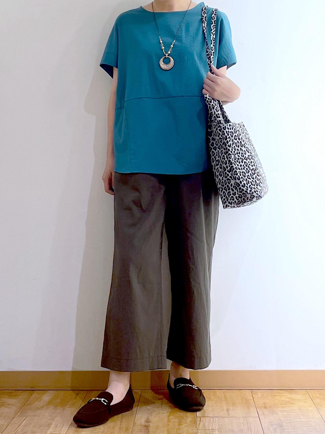 かのさんの「SHOO･LA･RUE｜【洗濯機可/セットアップ可】軽凛(かろりん) シンプル上品 切替コクーントップス」を使ったコーディネート