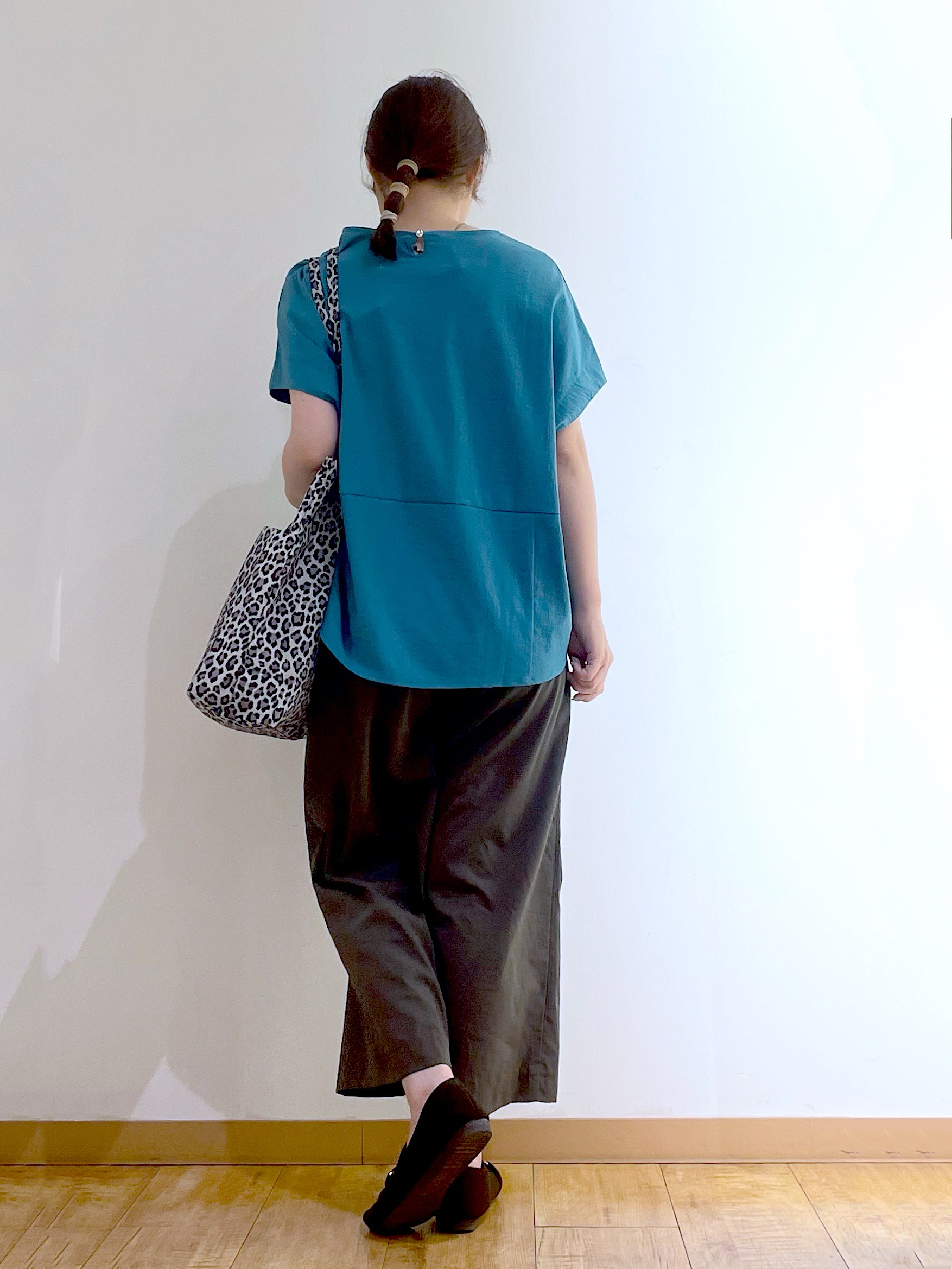 かのさんの「SHOO･LA･RUE｜【洗濯機可/セットアップ可】軽凛(かろりん) シンプル上品 切替コクーントップス」を使ったコーディネート