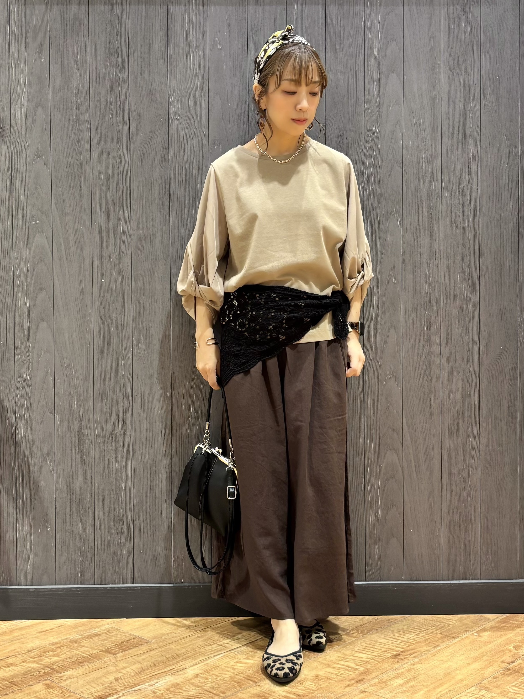meiさんの「SHOO･LA･RUE｜【S-LL/洗濯機可/二の腕カバー】楽に上品見え ツイストスリーブトップス」を使ったコーディネート