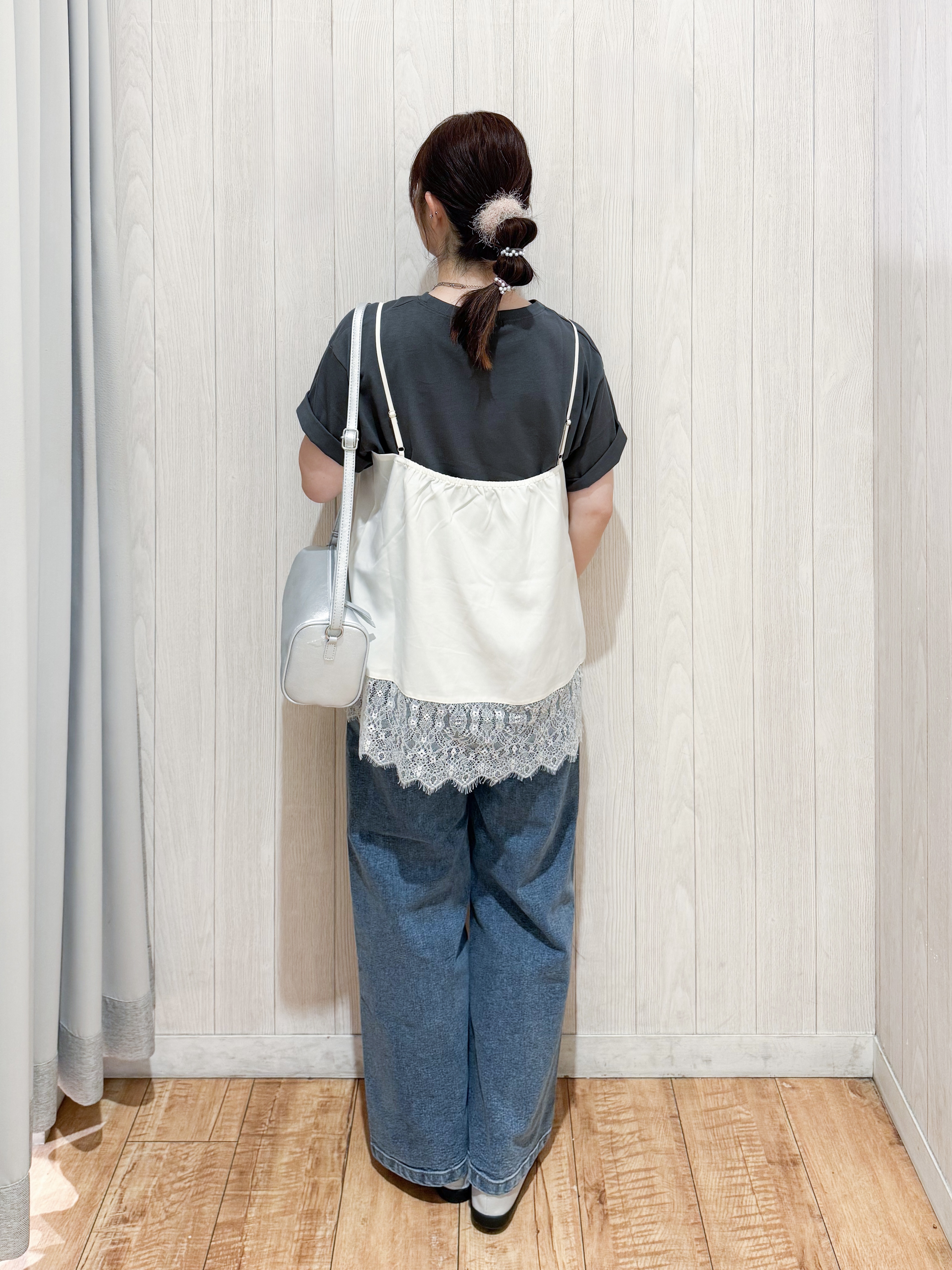 愛さんの「SHOO･LA･RUE｜【洗濯機可/S-LL】体型カバーしながらこなれ見え レース付きキャミソール」を使ったコーディネート