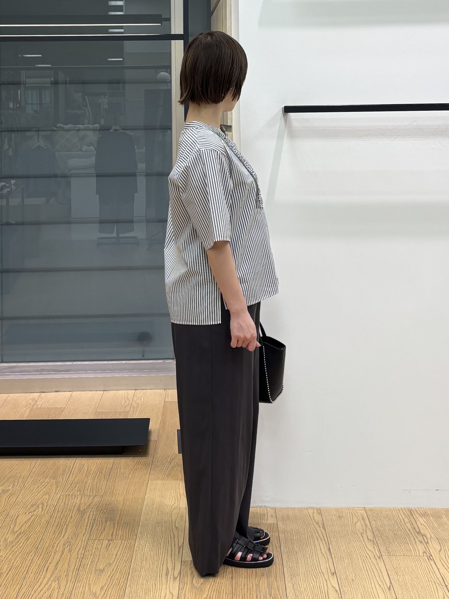 asamiさんの「INDIVI｜【褒められパンツ／洗える／ウエストゴム】ワイドタックパンツ」を使ったコーディネート