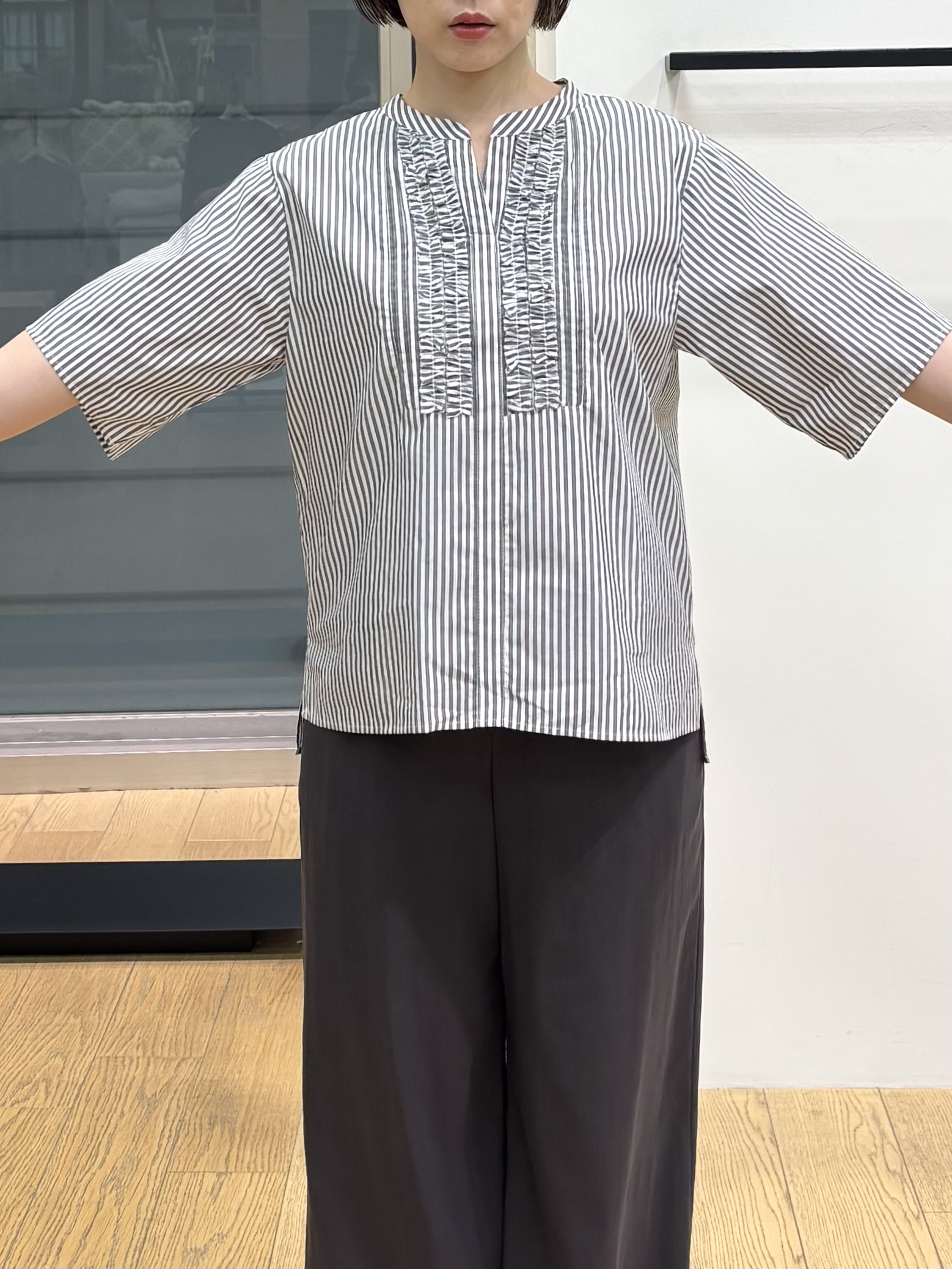 asamiさんの「INDIVI｜【褒められパンツ／洗える／ウエストゴム】ワイドタックパンツ」を使ったコーディネート