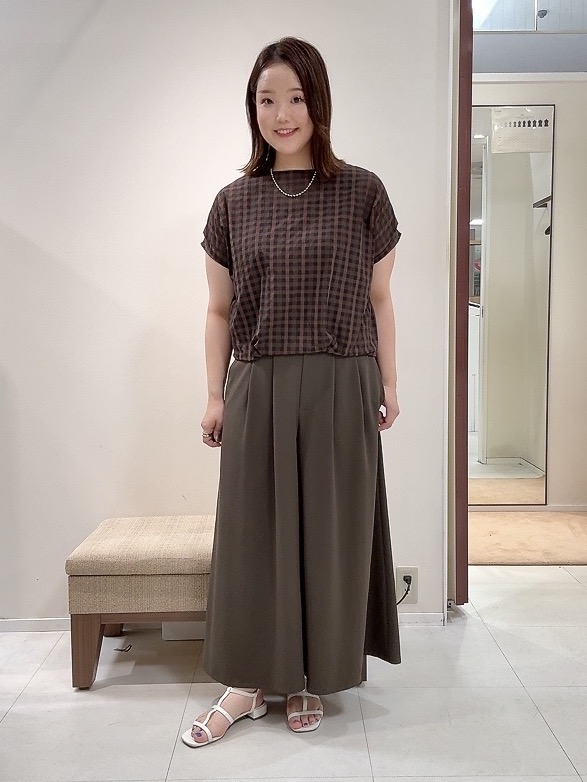 YUIさんの「UNTITLED｜【秋めきシャツ/体型カバー】シアーチェックブラウス」を使ったコーディネート