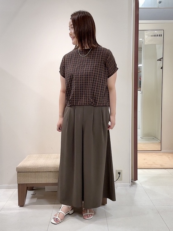 YUIさんの「UNTITLED｜【秋めきシャツ/体型カバー】シアーチェックブラウス」を使ったコーディネート