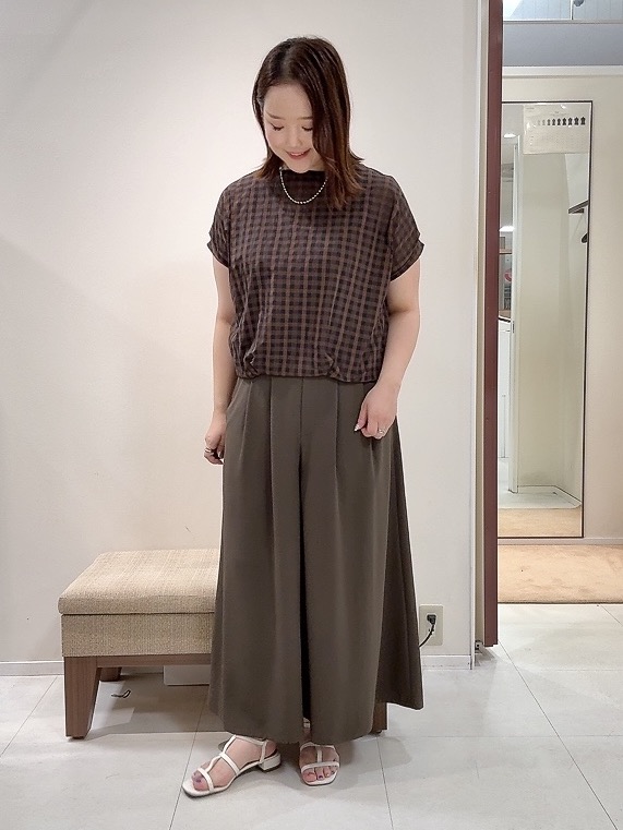 YUIさんの「UNTITLED｜【秋めきシャツ/体型カバー】シアーチェックブラウス」を使ったコーディネート