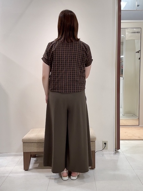 YUIさんの「UNTITLED｜【秋めきシャツ/体型カバー】シアーチェックブラウス」を使ったコーディネート