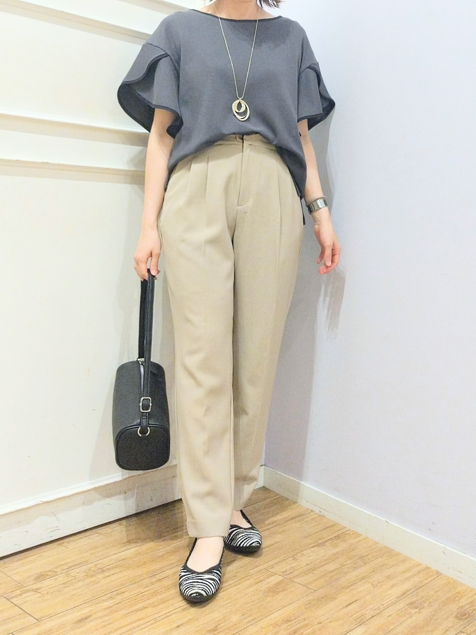 miomioさんの「SHOO･LA･RUE｜【洗濯機可/S-LL】配色パイピング フレアスリーブトップス」を使ったコーディネート