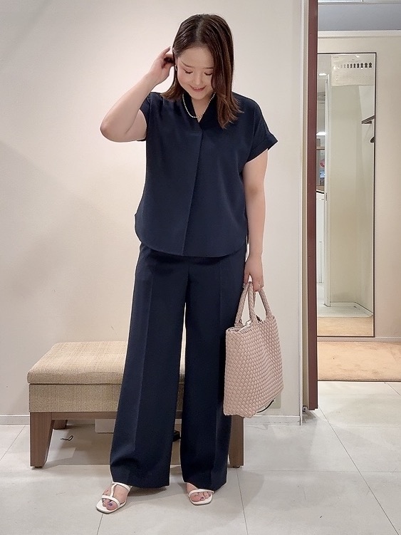 YUIさんの「UNTITLED｜【残暑も快適/セットアップ可/接触冷感】エアリークールブラウス」を使ったコーディネート