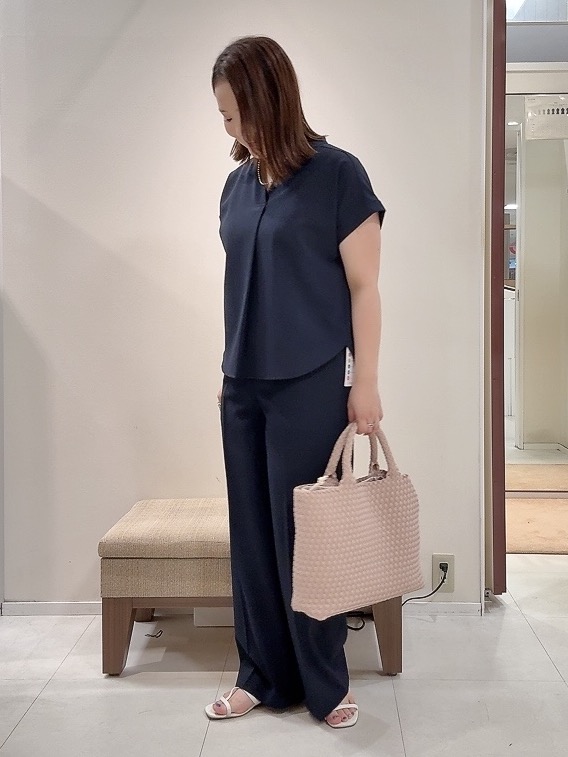 YUIさんの「UNTITLED｜【残暑も快適/セットアップ可/接触冷感】エアリークールブラウス」を使ったコーディネート