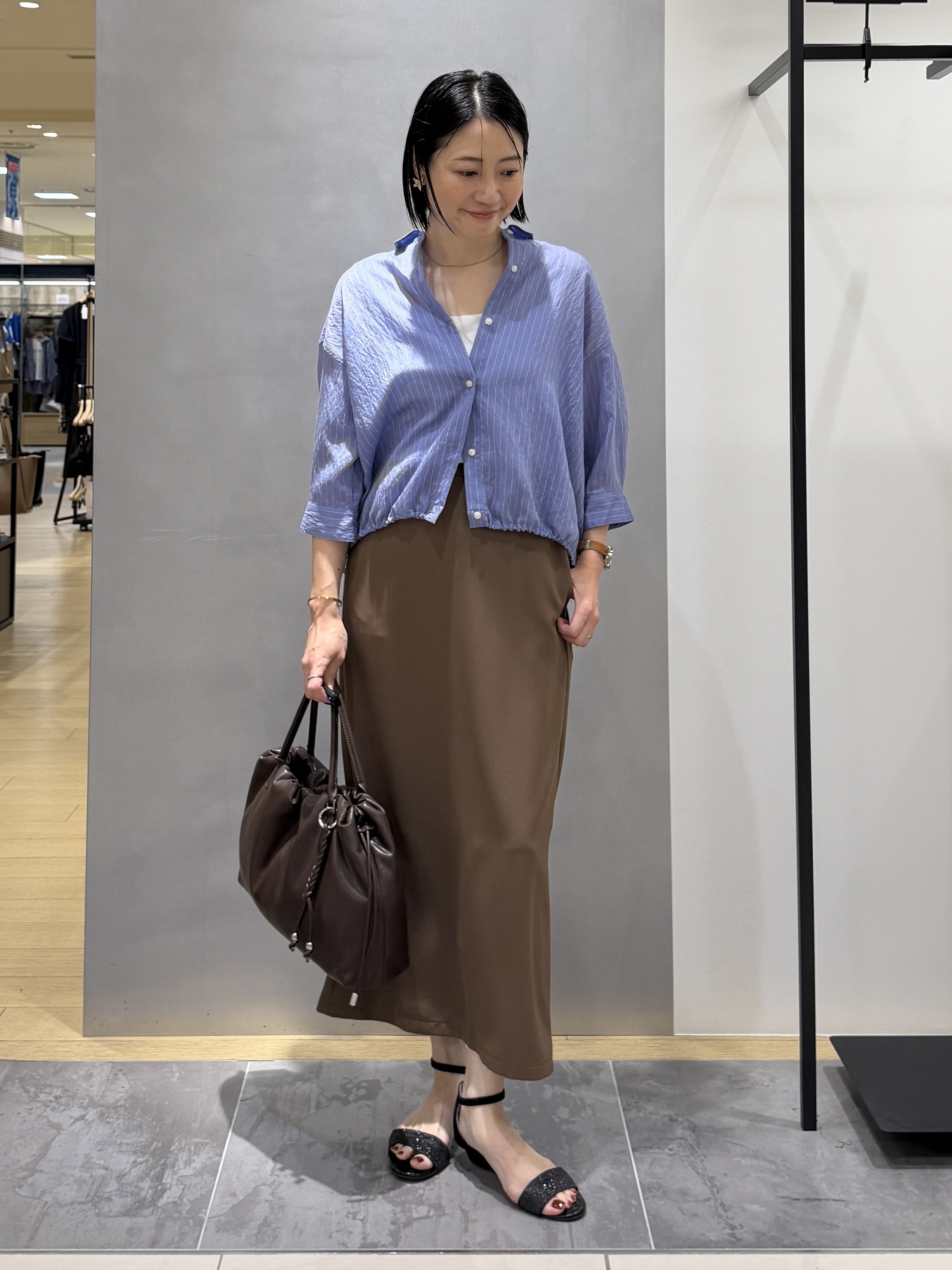 shihoさんの「INDIVI｜【シアー／7分袖】体型カバーゆったりシャツ」を使ったコーディネート