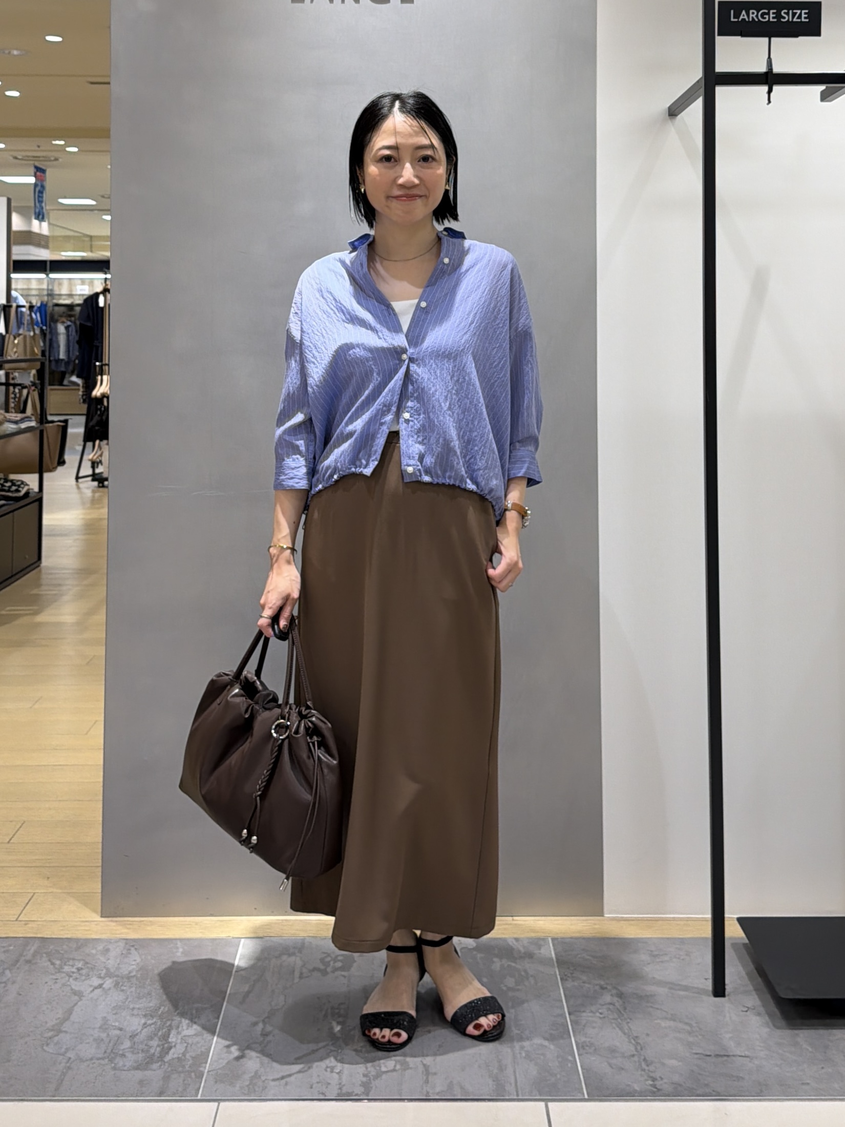 shihoさんの「INDIVI｜【シアー／7分袖】体型カバーゆったりシャツ」を使ったコーディネート