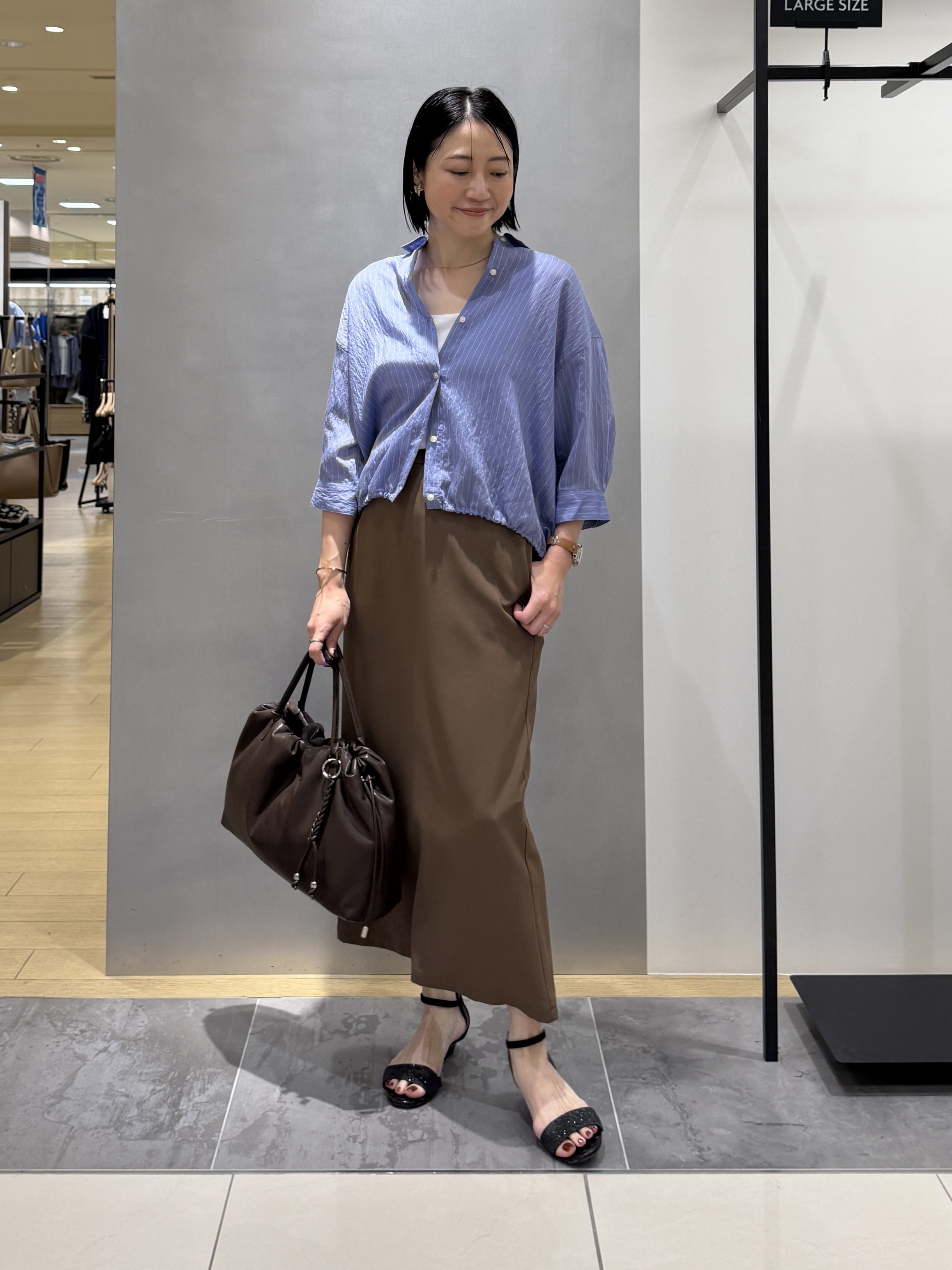shihoさんの「INDIVI｜【シアー／7分袖】体型カバーゆったりシャツ」を使ったコーディネート