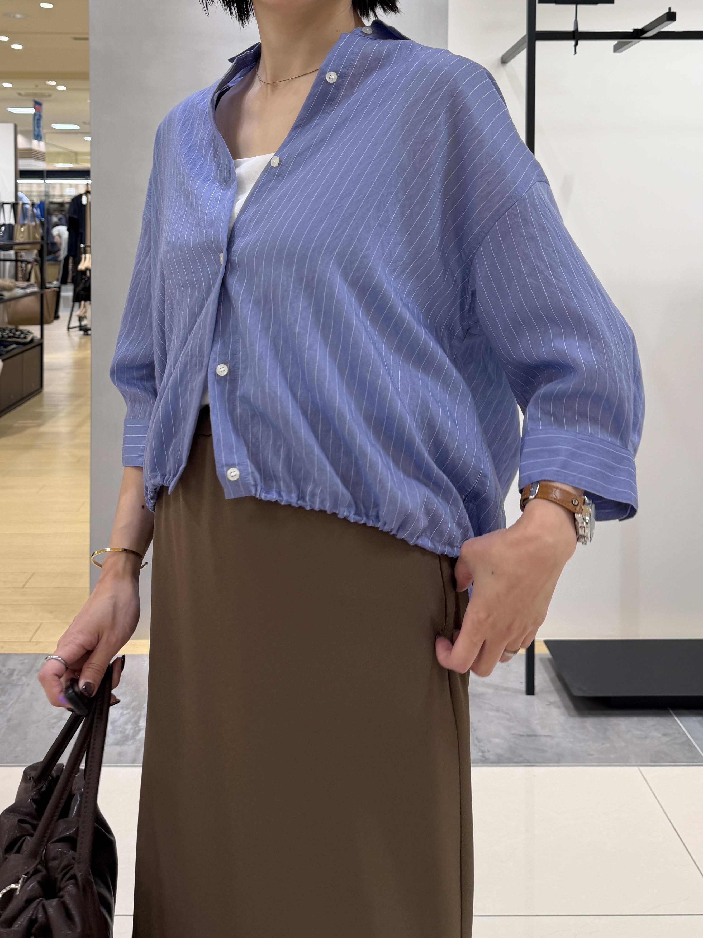 shihoさんの「INDIVI｜【シアー／7分袖】体型カバーゆったりシャツ」を使ったコーディネート