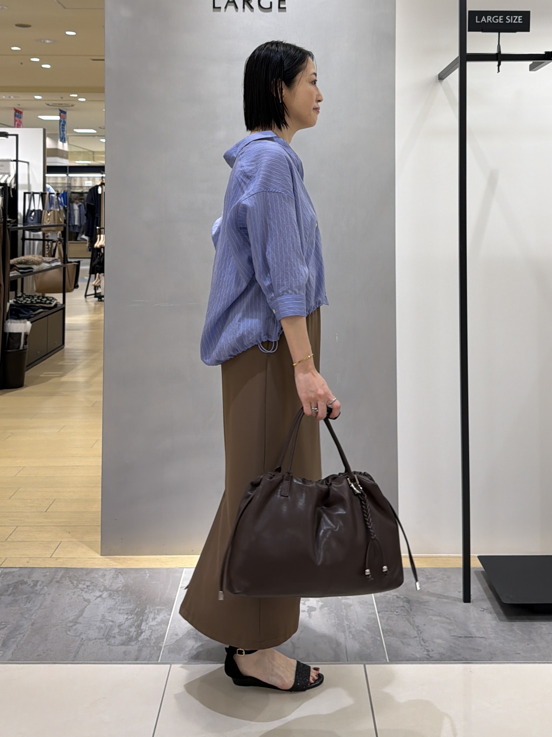 shihoさんの「INDIVI｜【シアー／7分袖】体型カバーゆったりシャツ」を使ったコーディネート