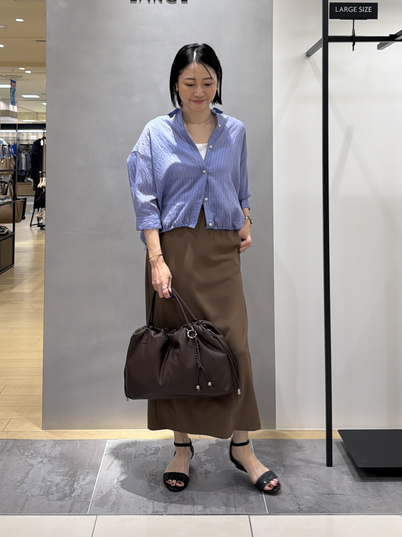 shihoさんの「INDIVI｜【シアー／7分袖】体型カバーゆったりシャツ」を使ったコーディネート