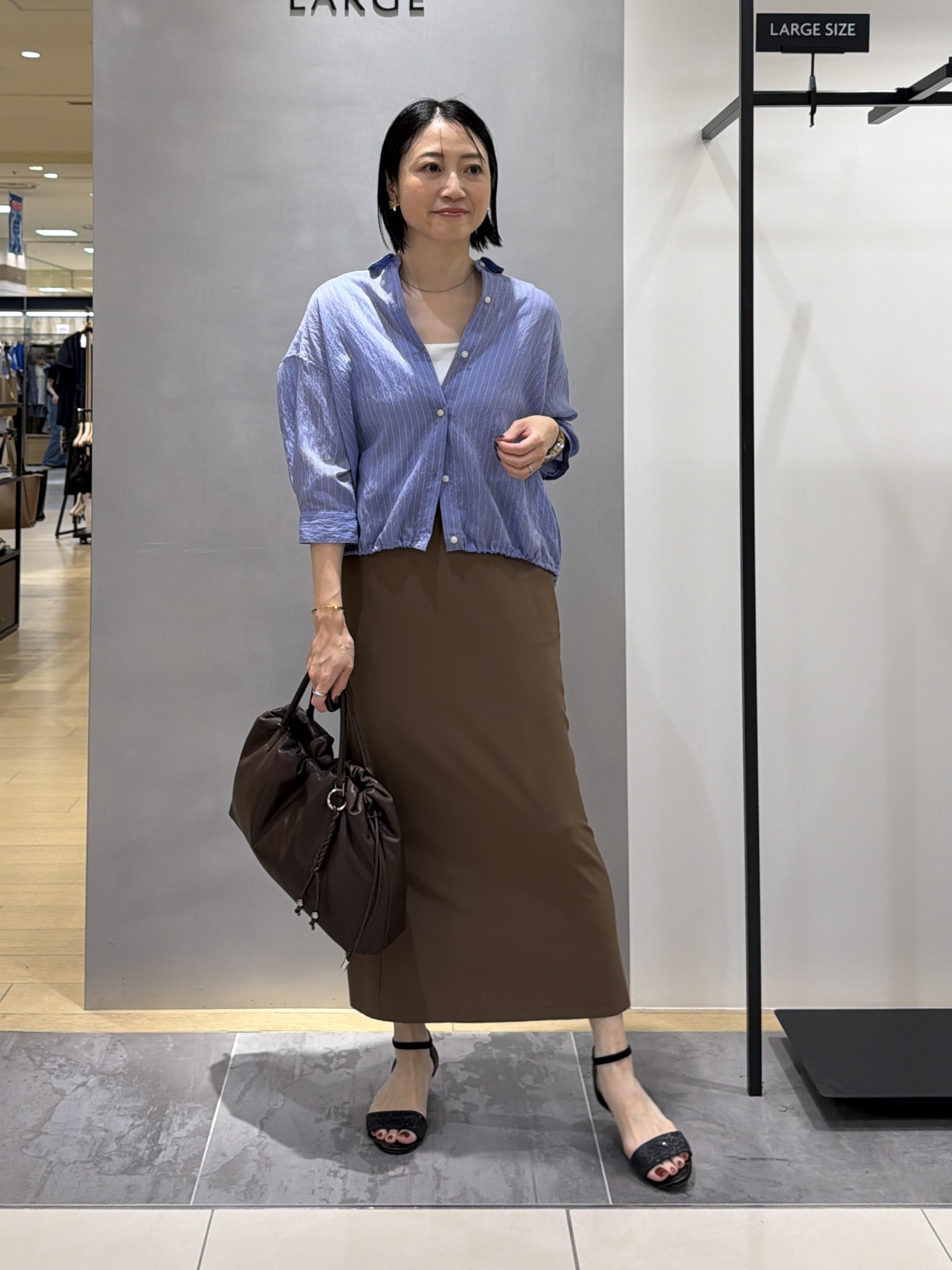 shihoさんの「INDIVI｜【シアー／7分袖】体型カバーゆったりシャツ」を使ったコーディネート