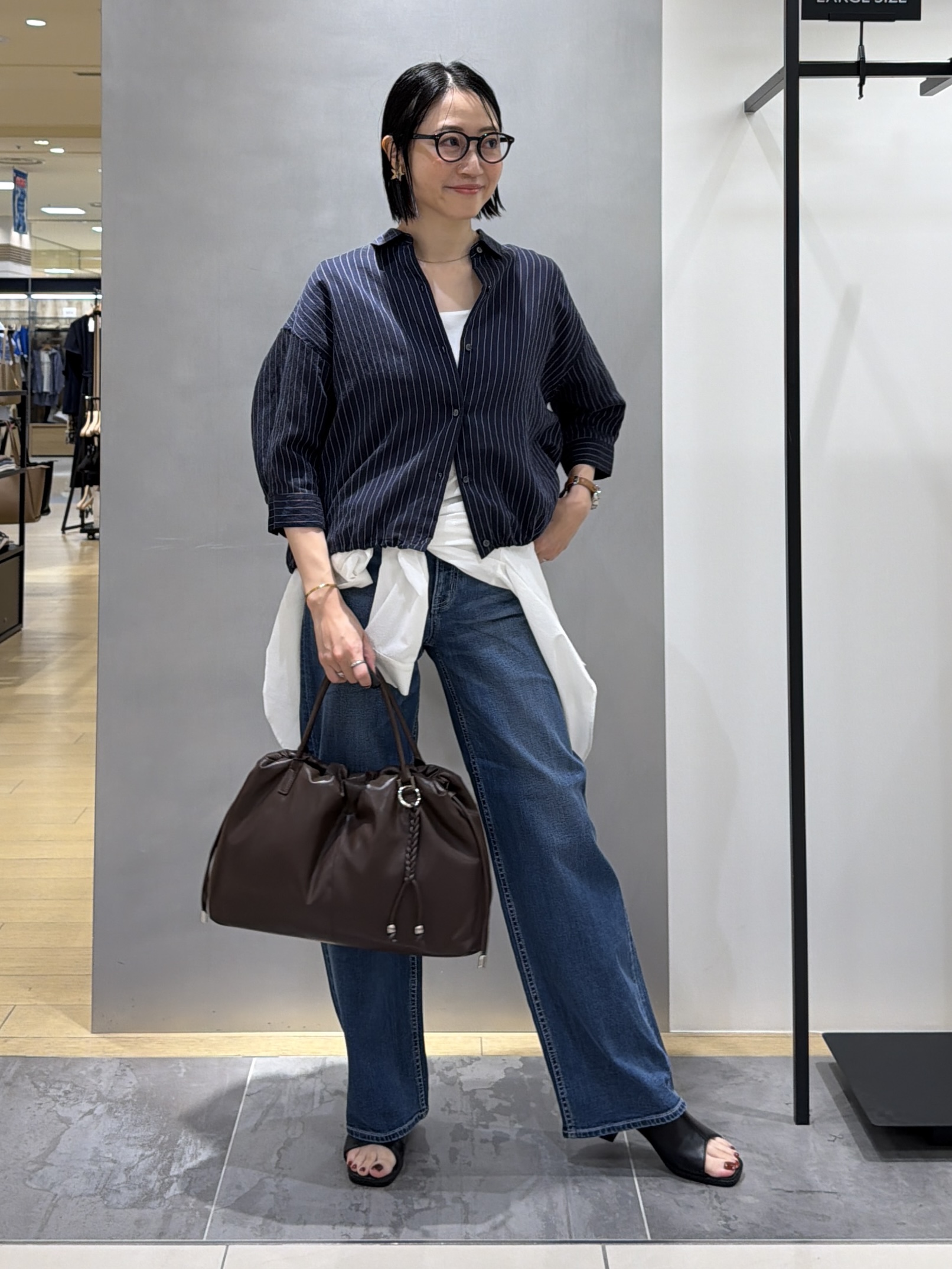 shihoさんの「INDIVI｜【シアー／7分袖】体型カバーゆったりシャツ」を使ったコーディネート