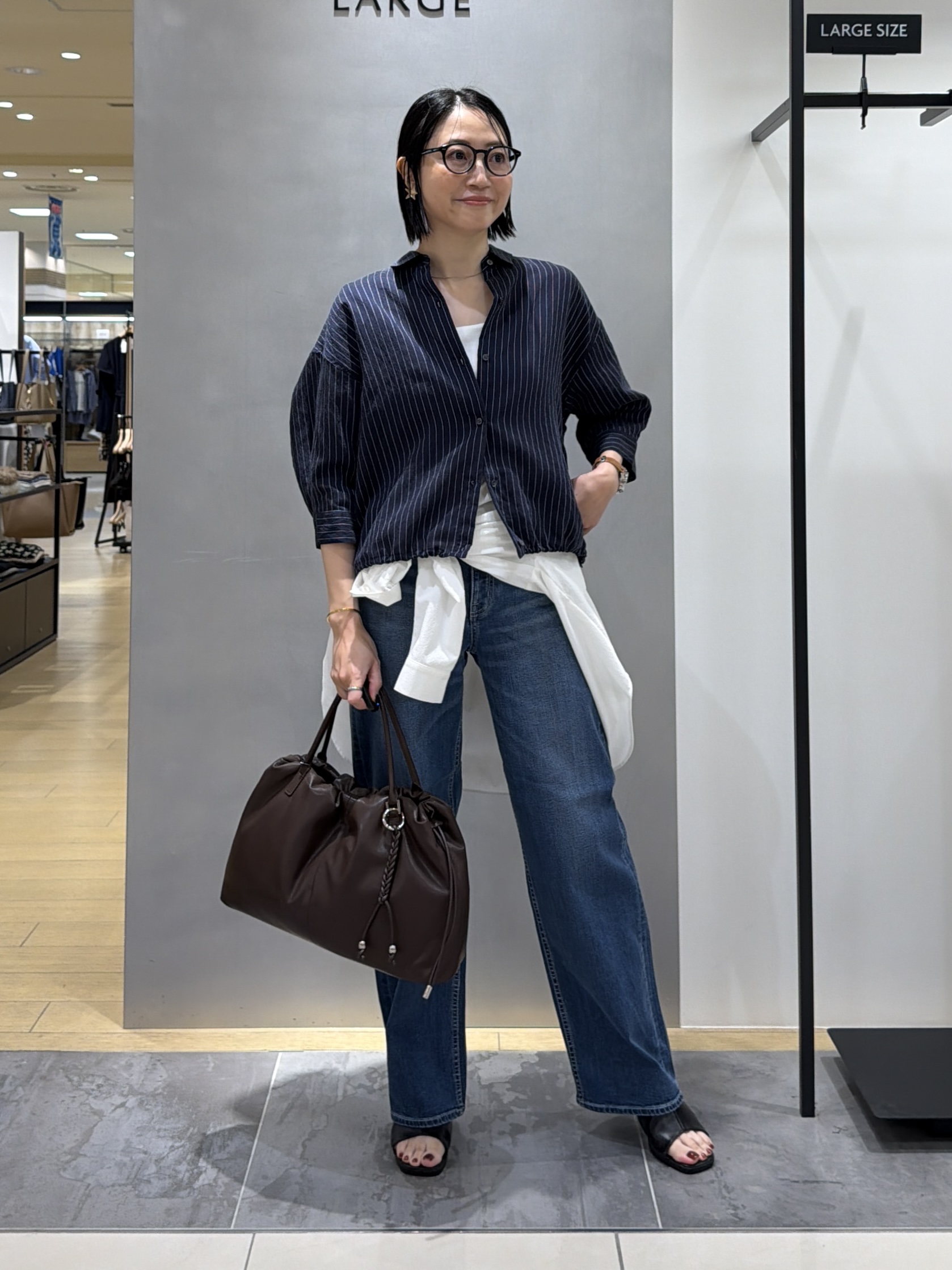 shihoさんの「INDIVI｜【シアー／7分袖】体型カバーゆったりシャツ」を使ったコーディネート